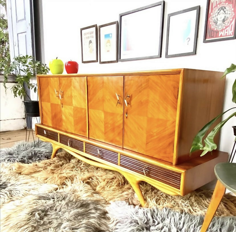 Buffet anos 50 em caviuna