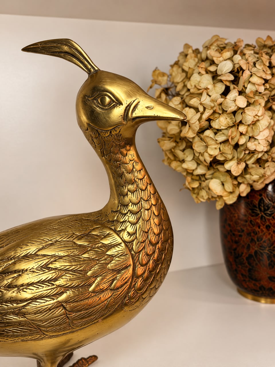 Escultura Decorativa de Pavão em Bronze com Cauda Longa Vazada