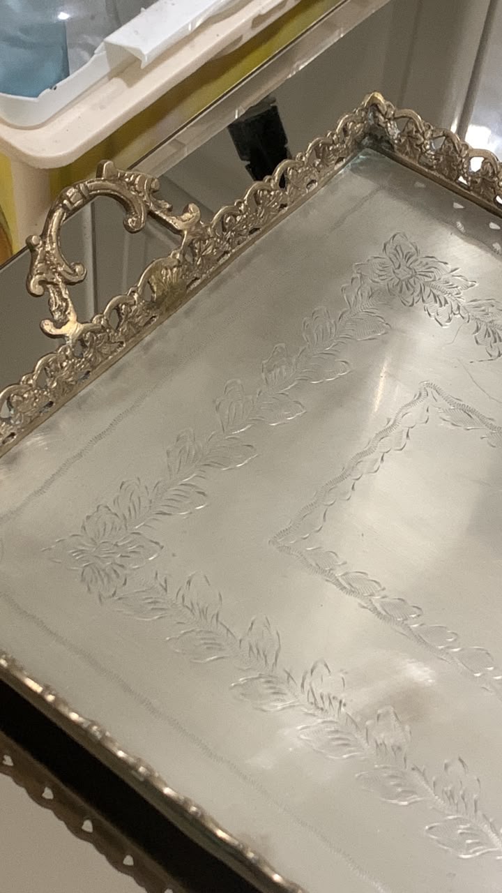 Grande Bandeja retangular em metal prateado