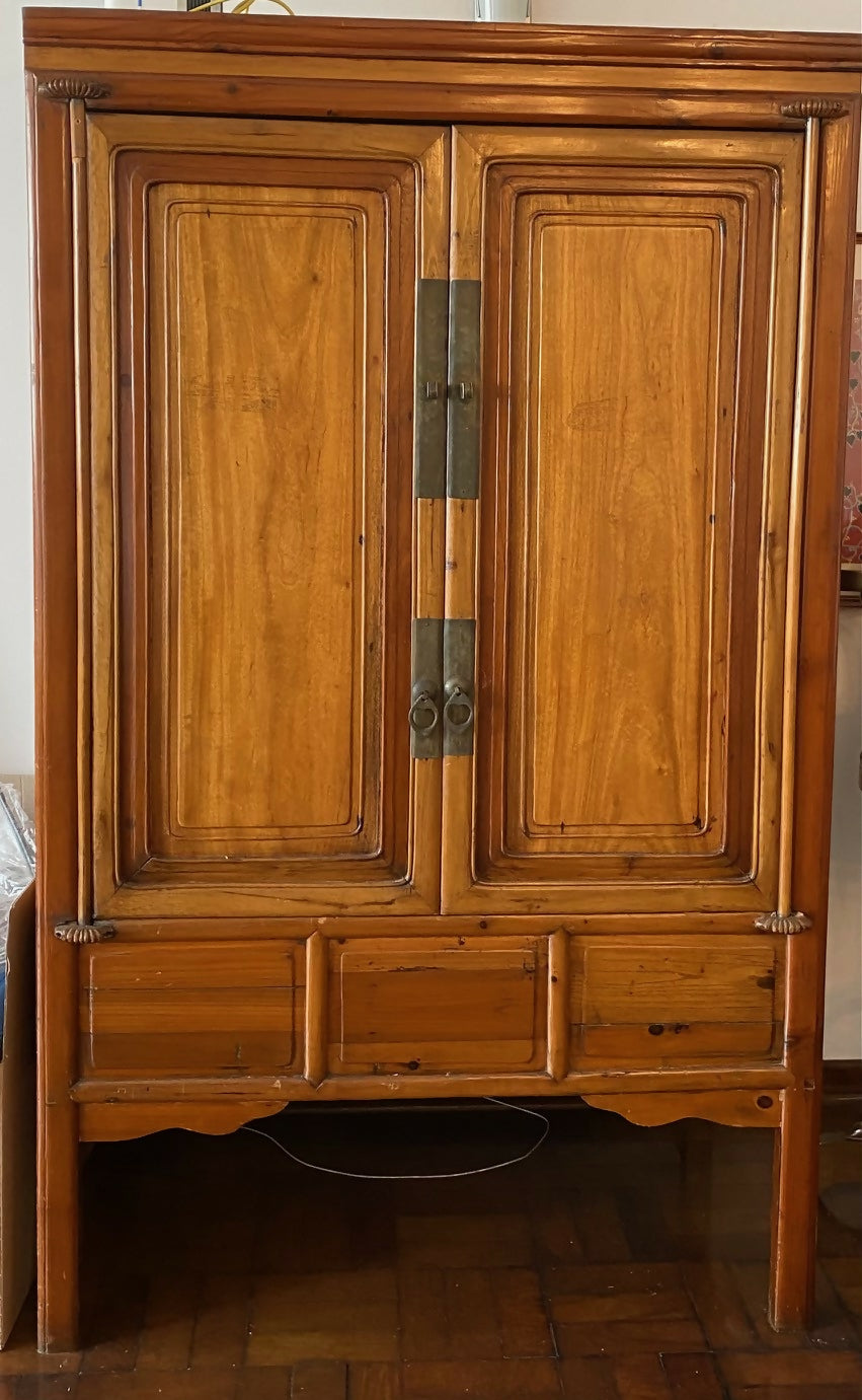 Lindo e raro armario / louceiro Dinastia Qing em madeira Ulmus, esta perfeito!