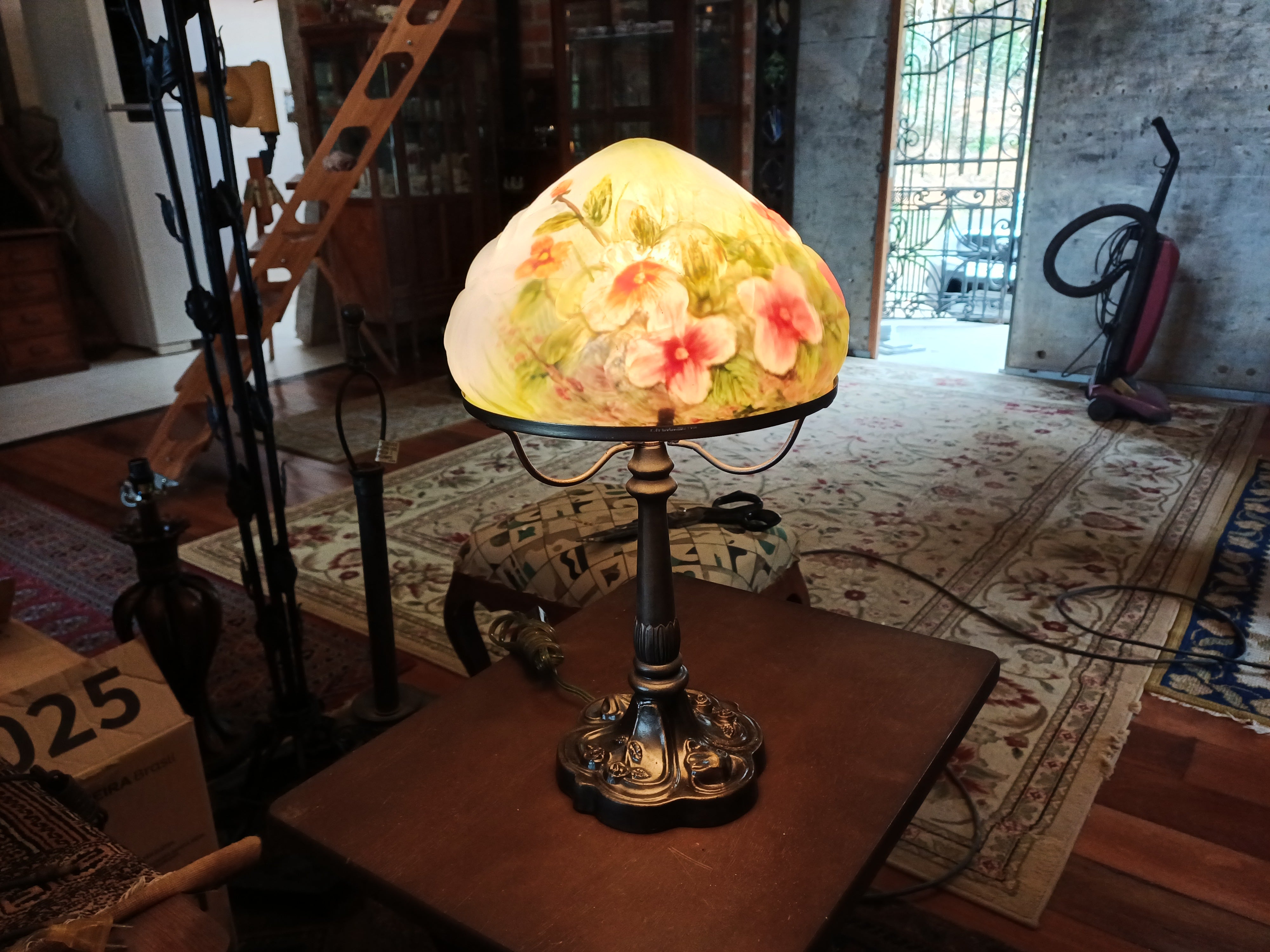 Raro abajur estilo tiffany de vidro retro pintado a fogo
