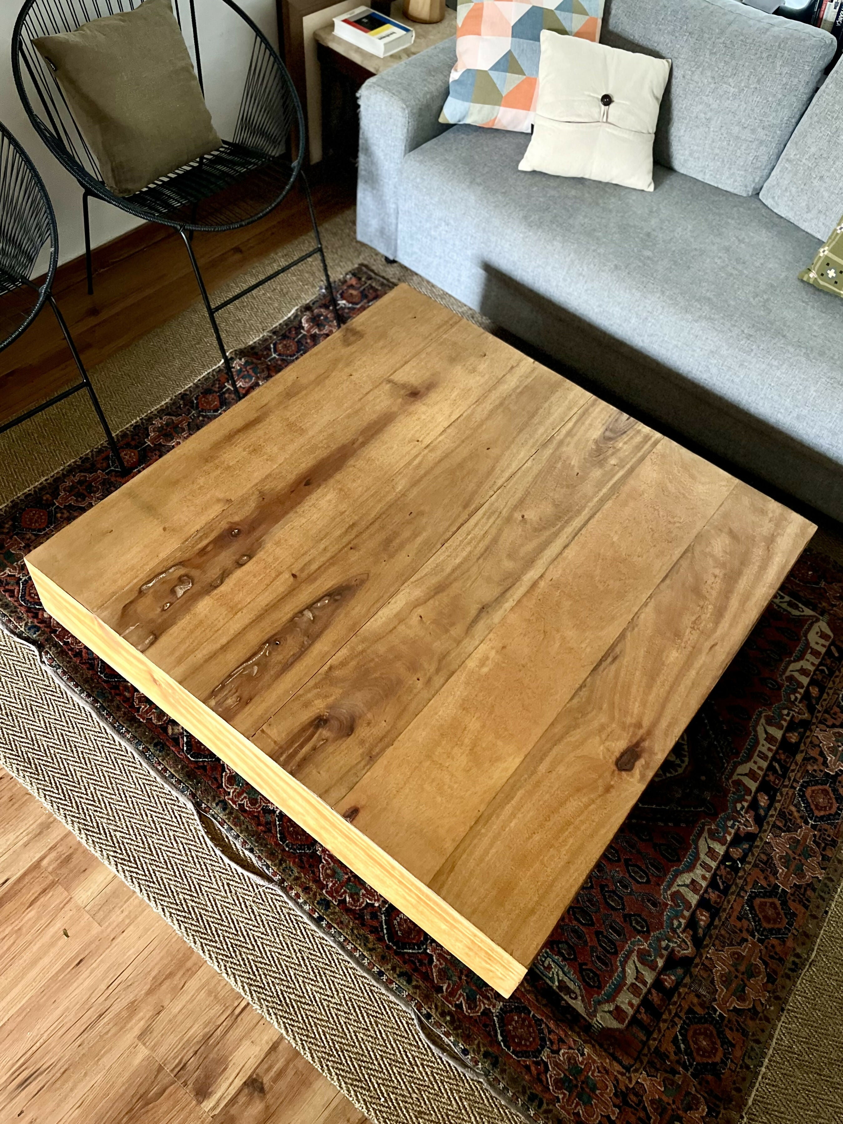 Mesa de centro em madeira de demolição