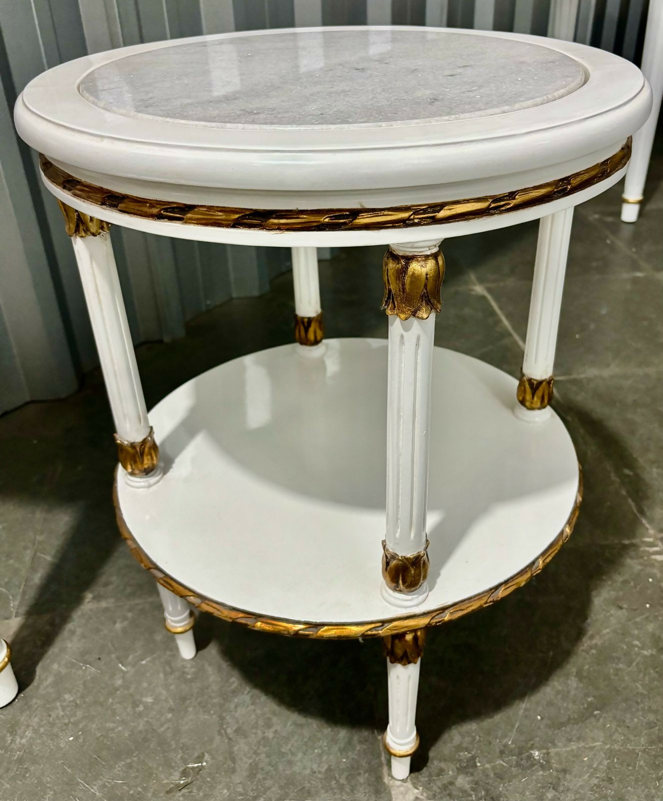 Aparador Luís Xv em Madeira Maciça com Laca Branca com Apliques Folheados a Ouro