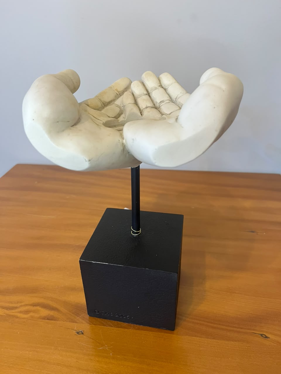 Escultura Decorativa “Mãos” — Vitruvian Collection