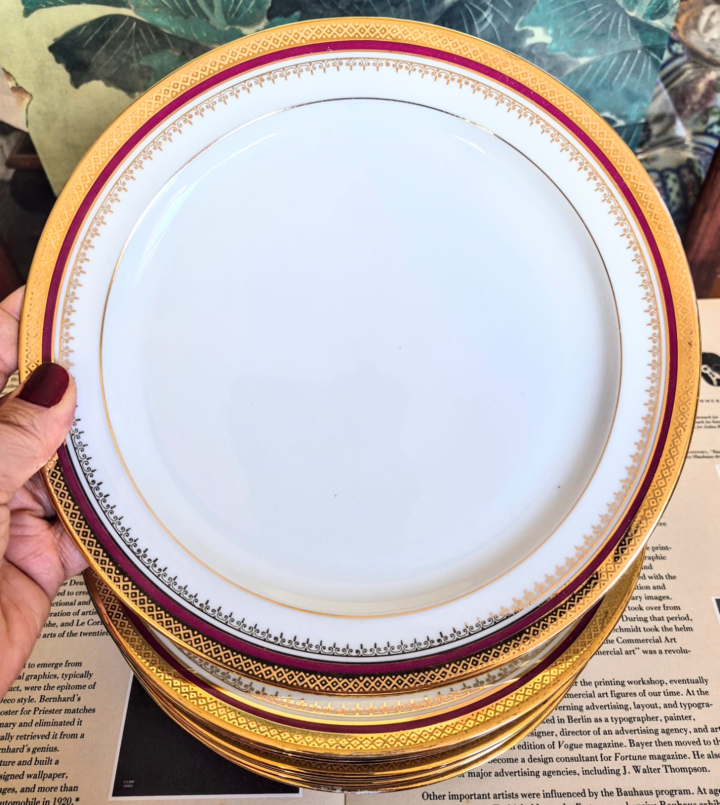 Conjunto de 8 pratos par almoço em porcelana vintage espetacular francesa Limoges Unic, anos 50, com linda e intacta faixa em ouro 24k incrustado. 