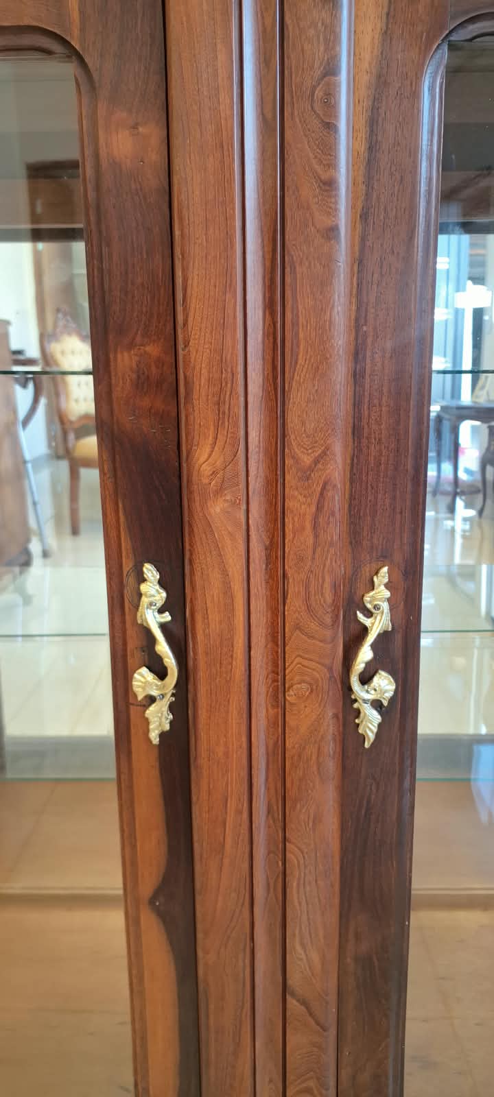 Cristaleira Art Nouveau em Madeira Nobre