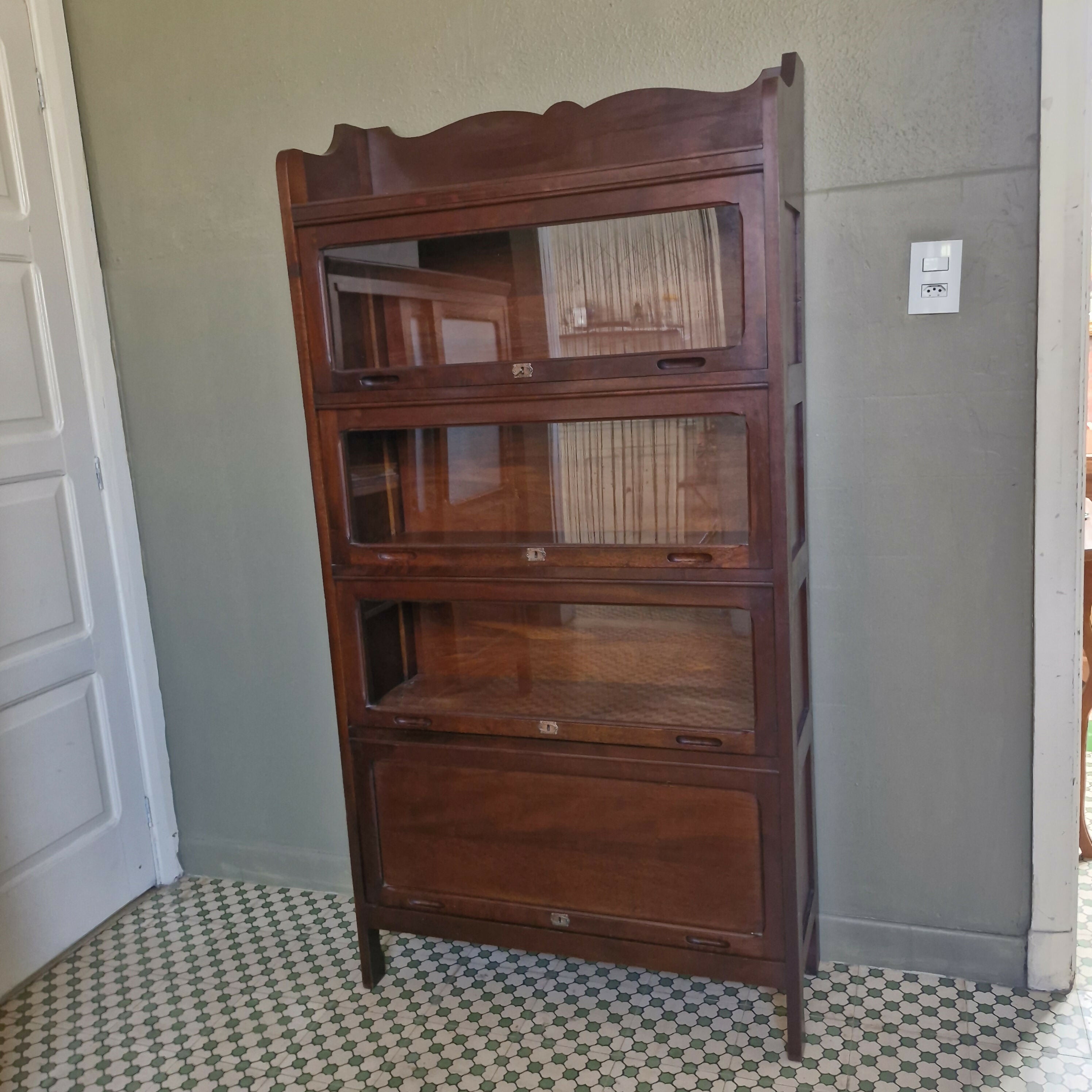 Livreiro Portas Basculantes.