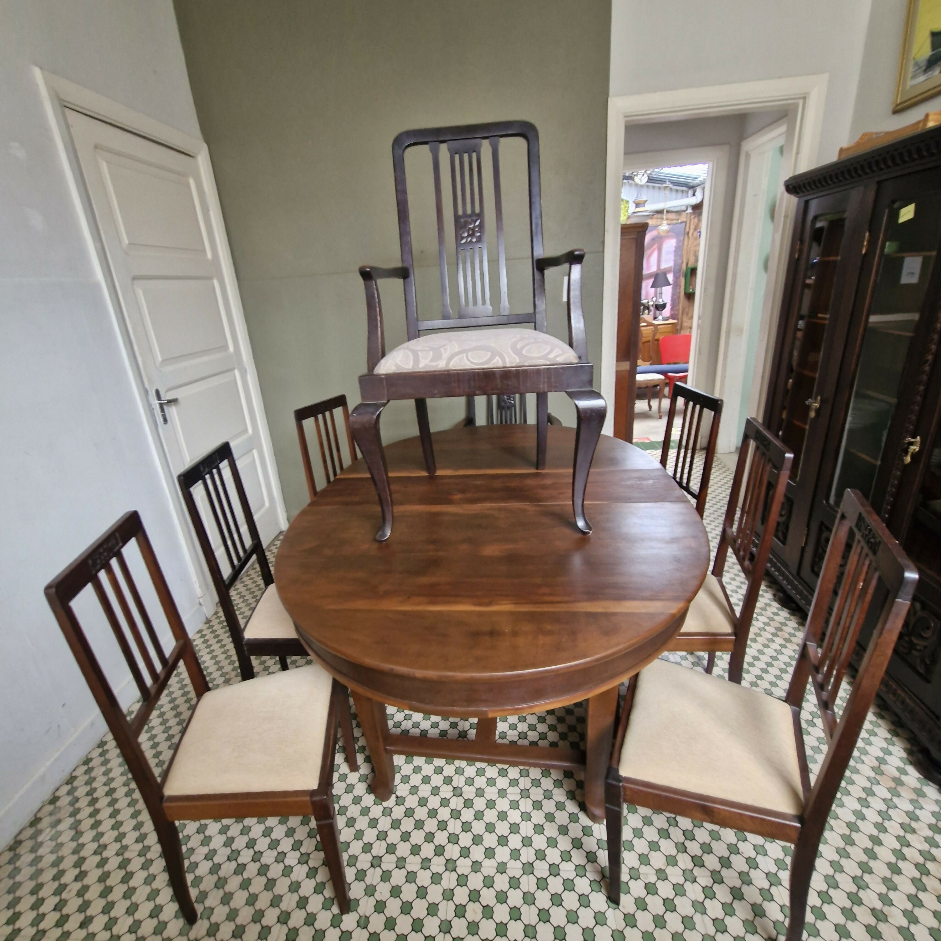 Jogo de Jantar Art Deco com mesa oval e 8 cadeiras