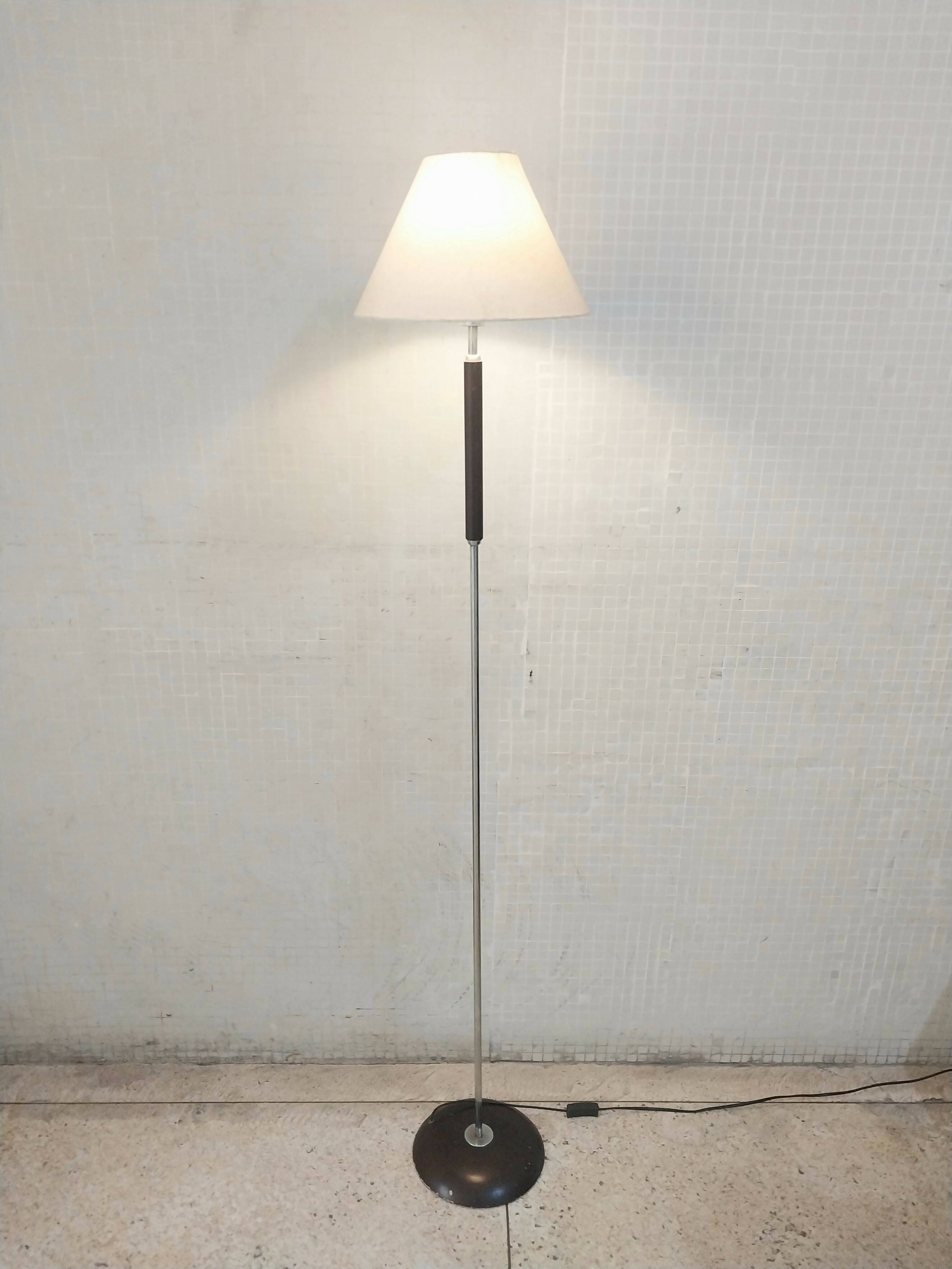 Luminária de Chão Minimalista estilo Mid Century