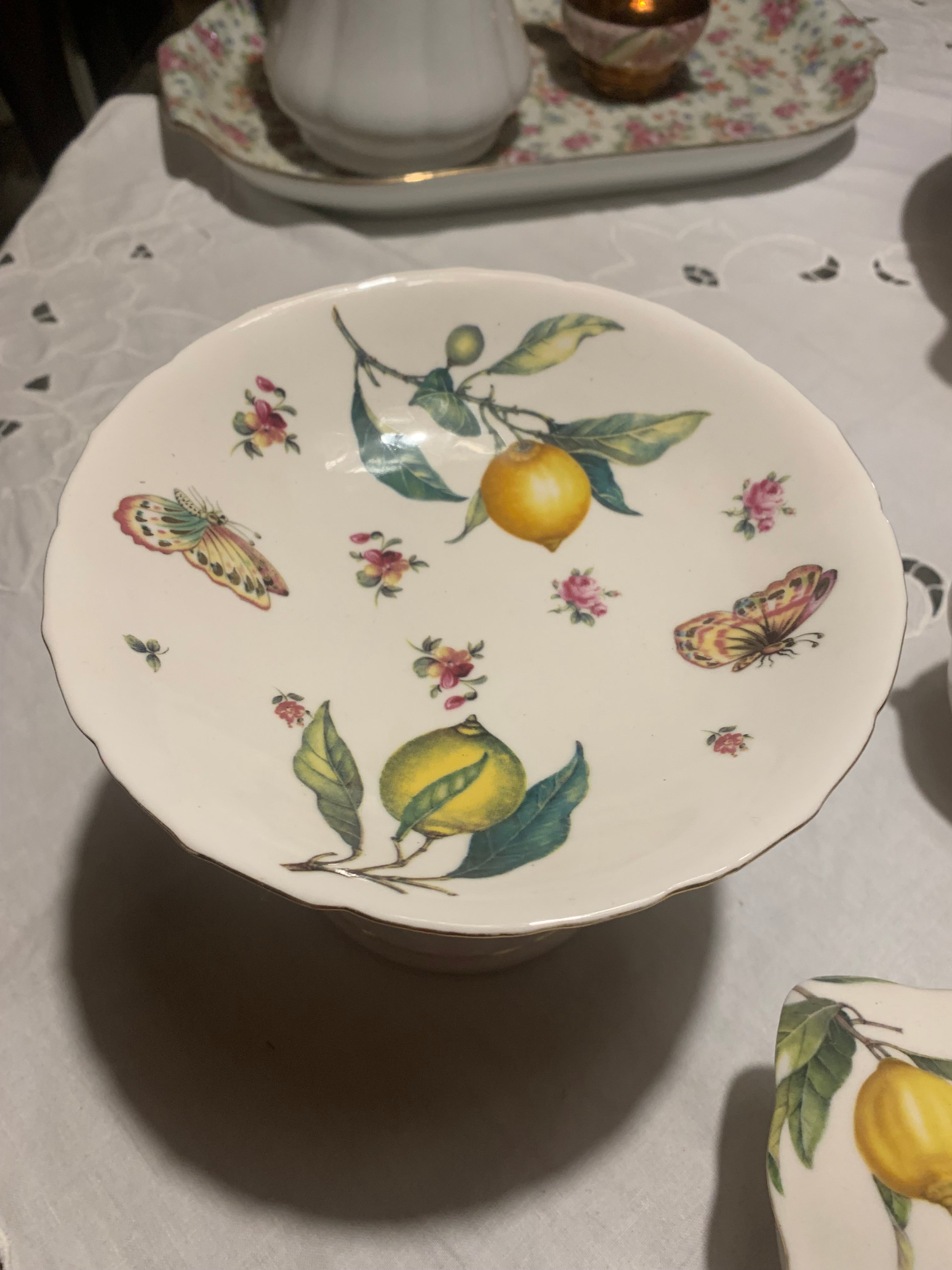 Jogo 3 peças em porcelana Tania Bulhões com limão e borboleta 