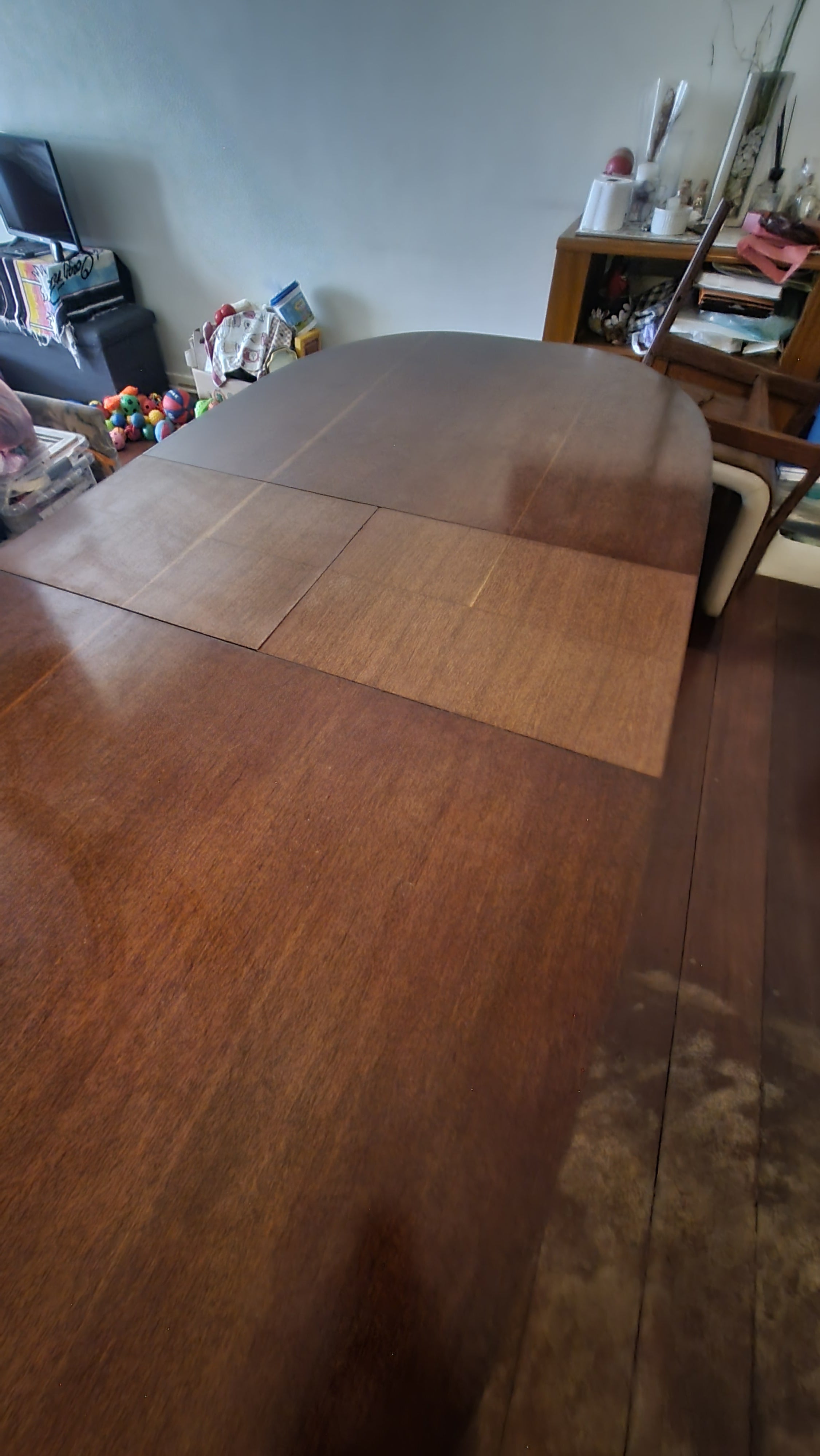 Mesa de Jantar Extensível Novo Rumo em madeira com bordas arredondadas 