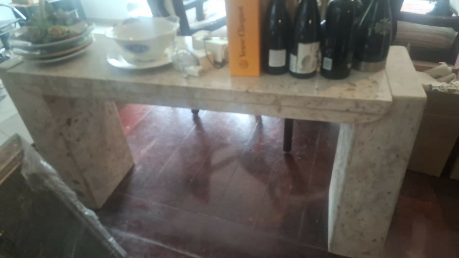 Aparador em Mármore Travertino – Peça Escultural