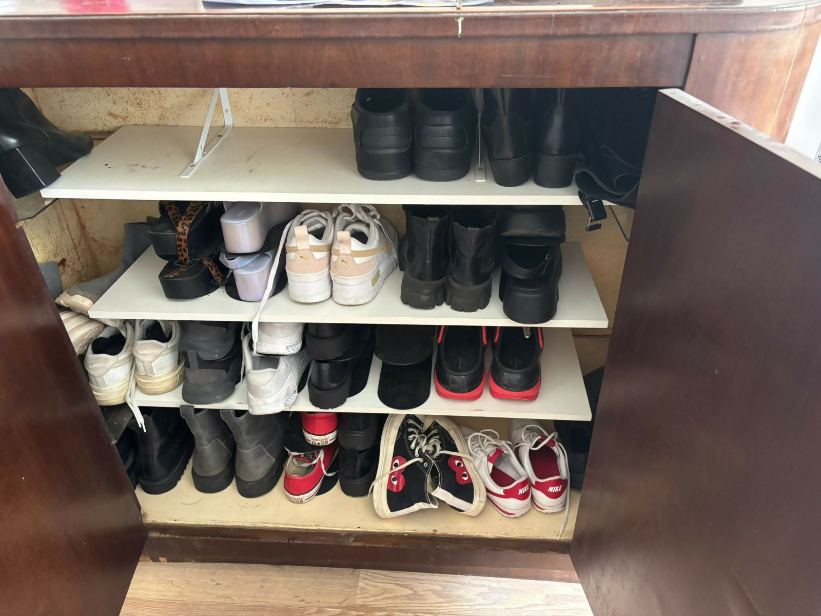 Aparador / sapateira laterais curvas