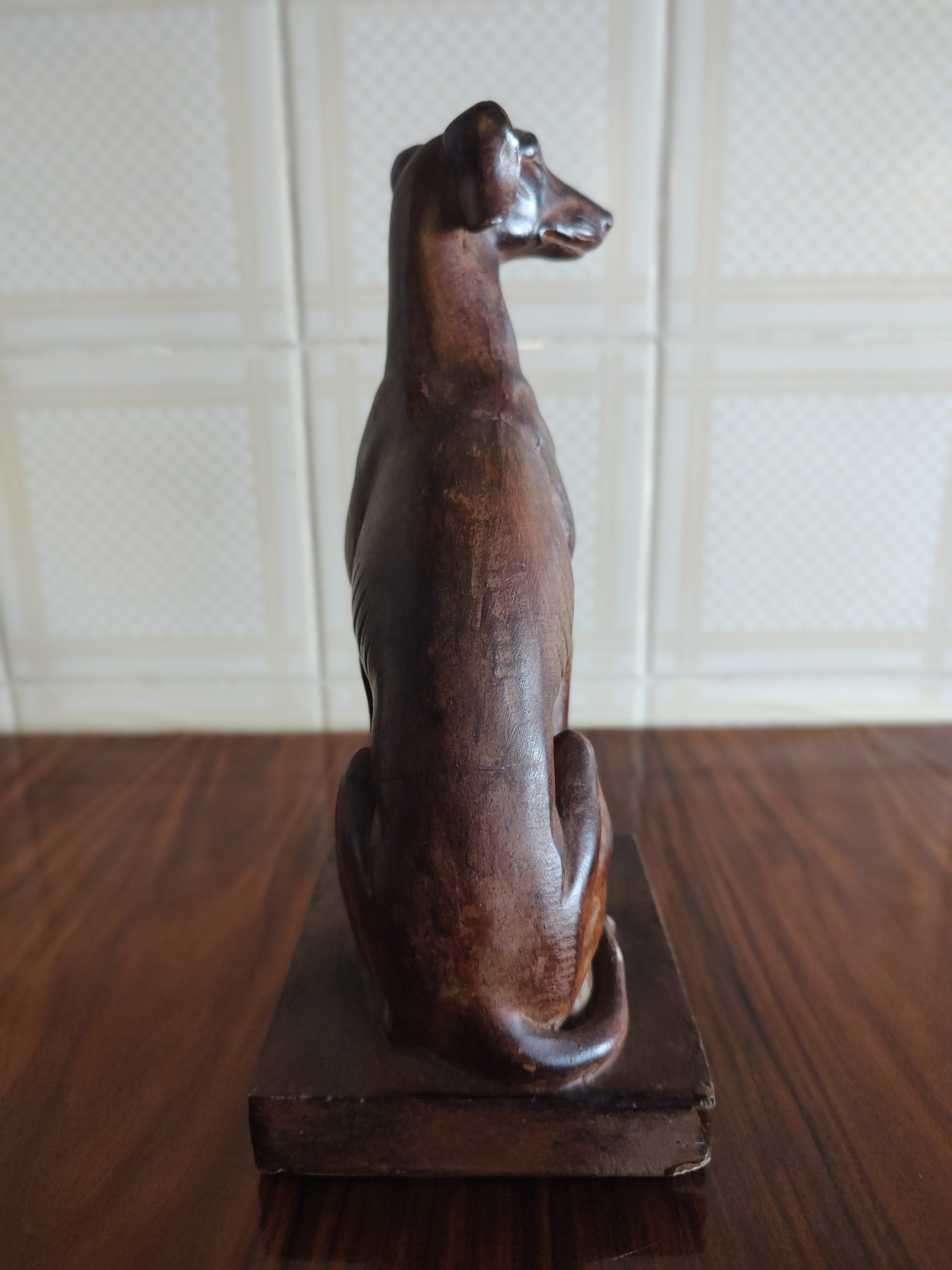 Maravilhosa Estátua de Galgo imitando madeira (23cm altura)
