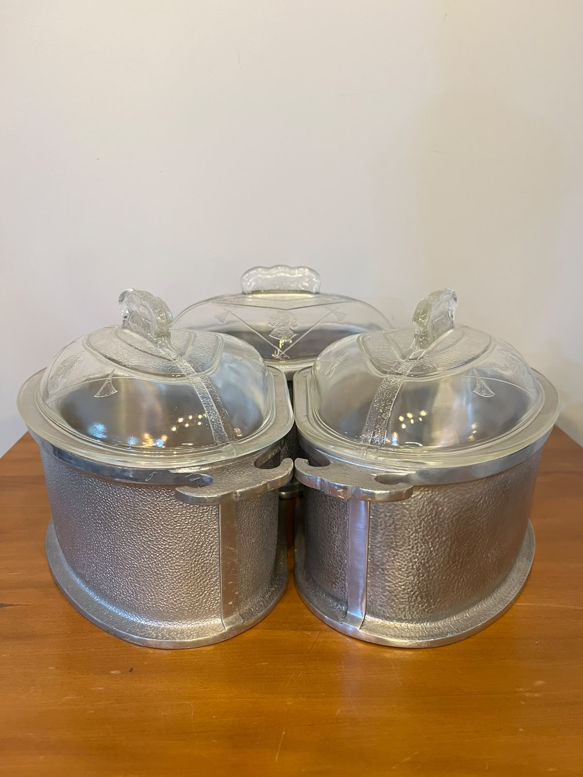 Trio de Recipientes Térmicos com Tampas de Vidro em metal prateado – Estilo Vintage