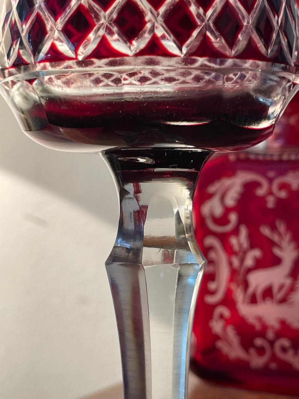 Par de taças de vinho em cristal rubi