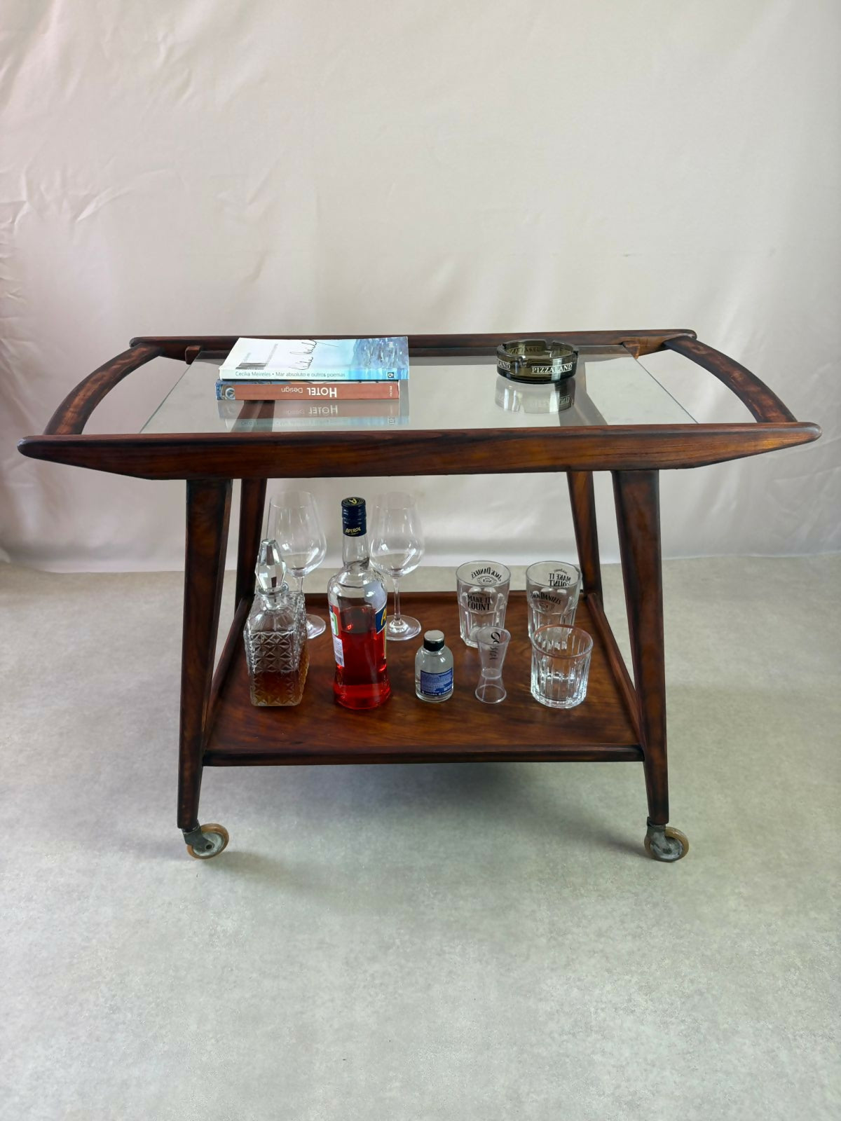 carrinho de chá Geraldo de Barros em Caviúna