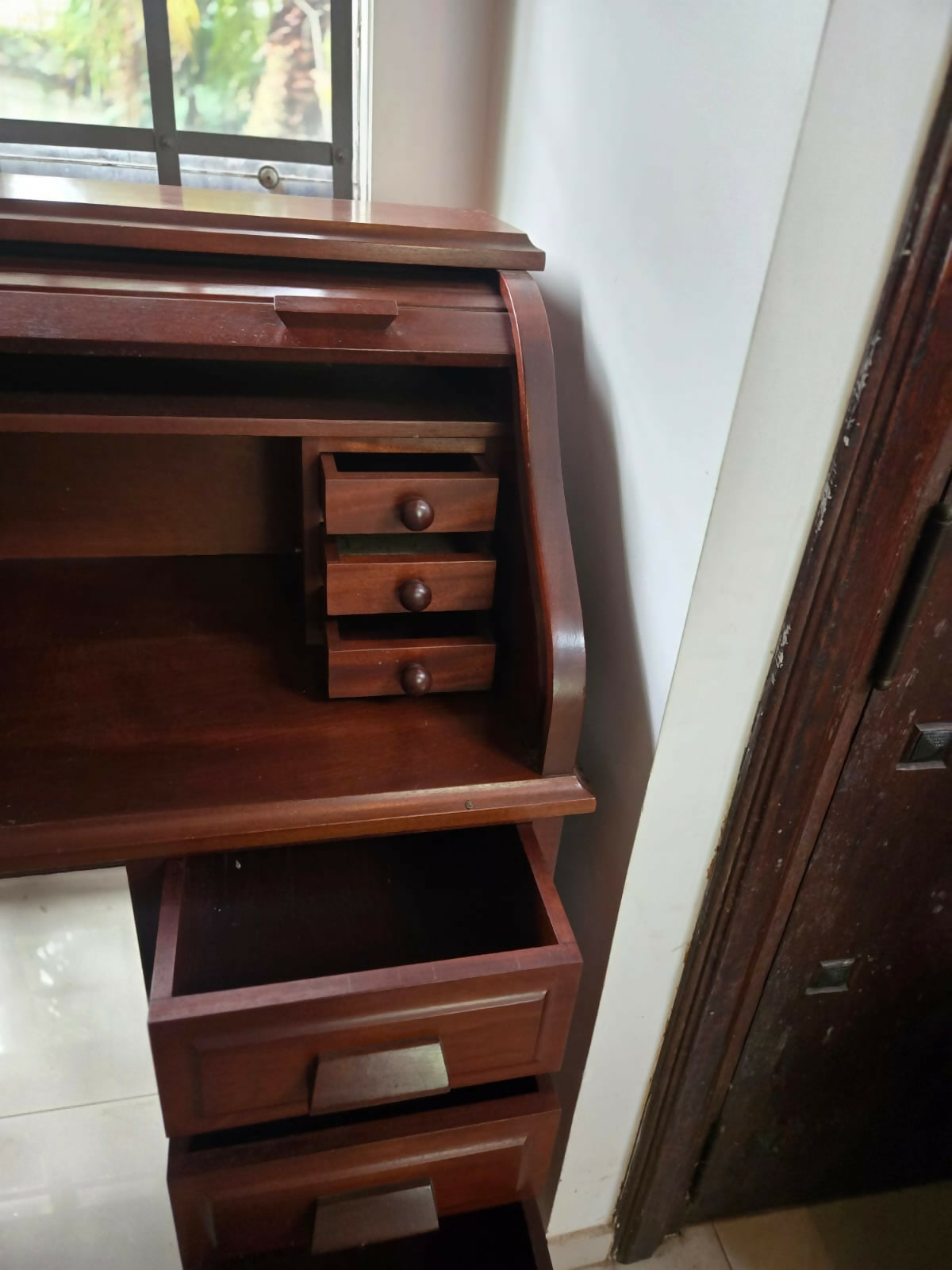 Escrivaninha tipo xerife em mogno – Madeira Bonita – anos 1980–1990