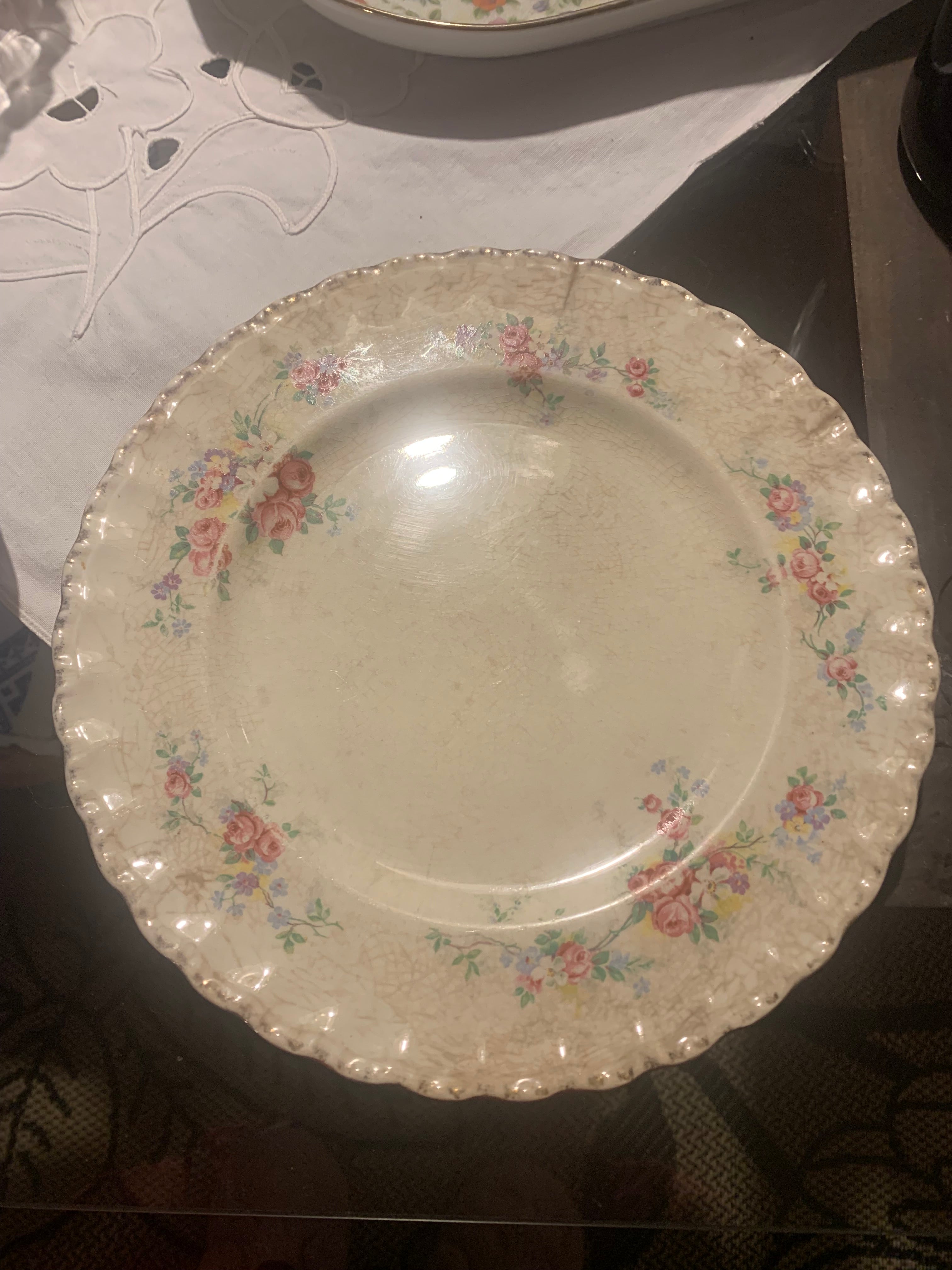 Antigo e delicadamente lindo prato para coleção em faiança Grindley Cream Petal Inglesa