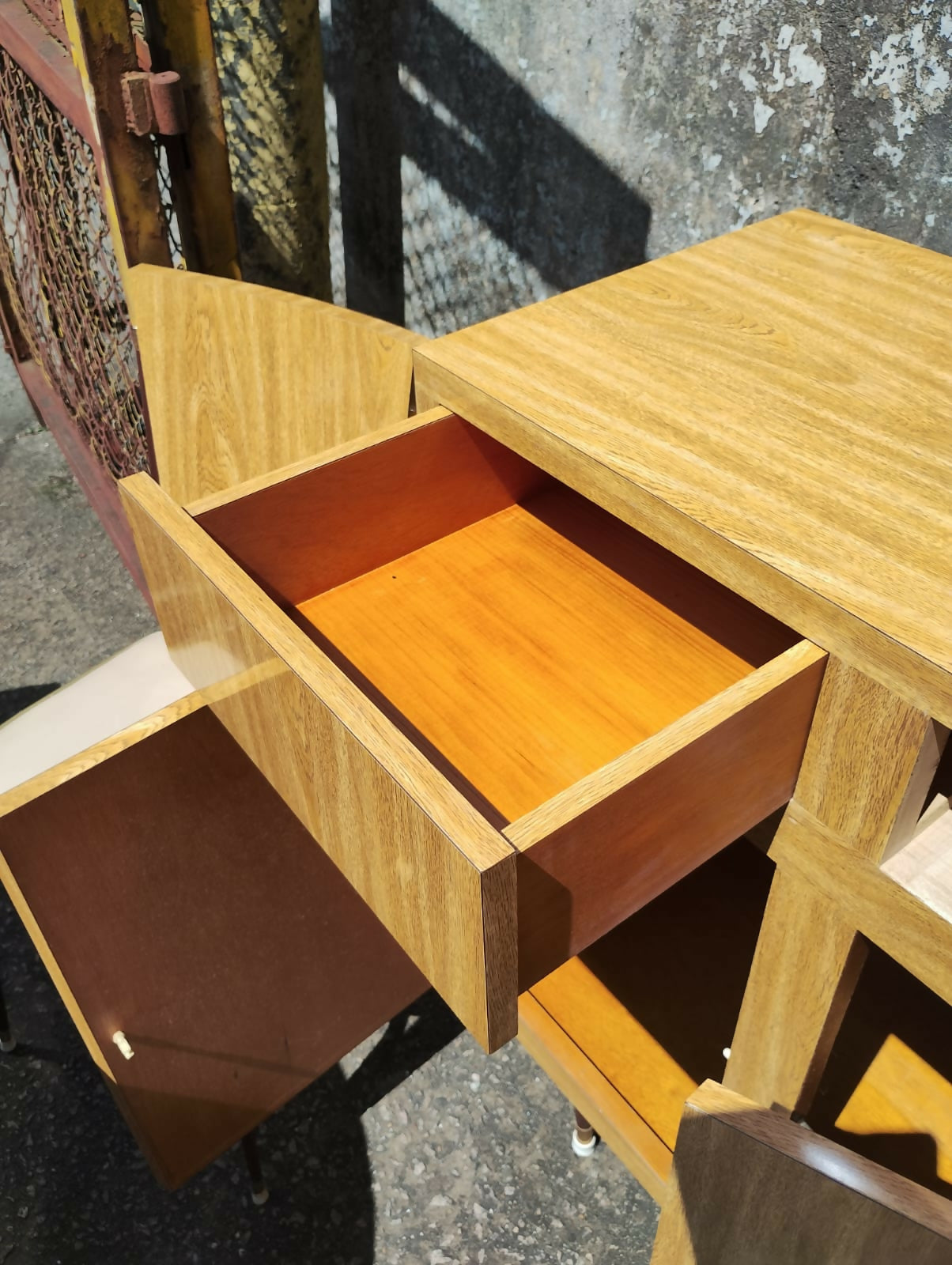 Mesa Fórmica Anos 70 + 4 cadeiras + 1 buffet