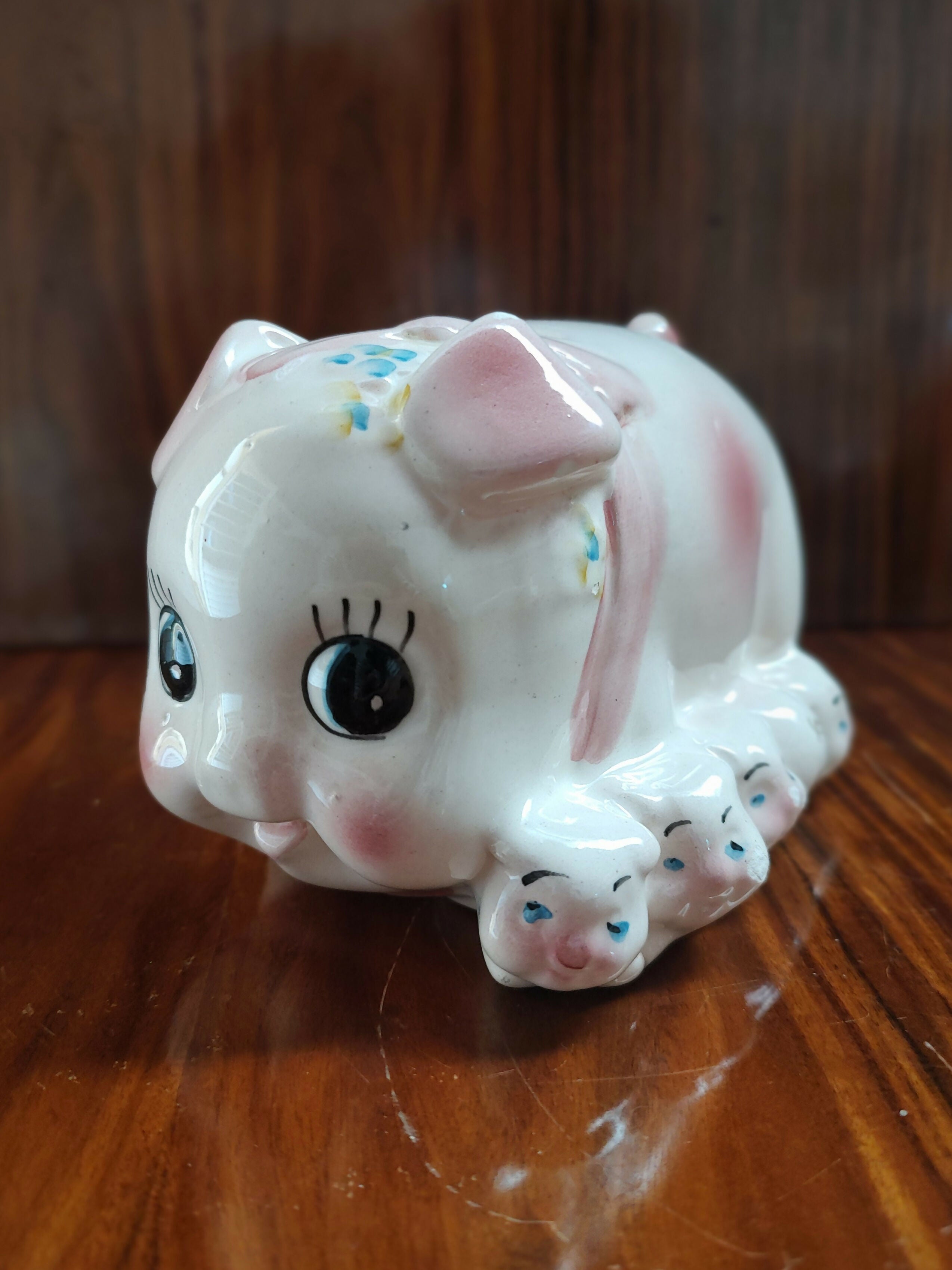 Antigo e Simpático Cofre em Porcelana com Dona Porca e seus porquinhos