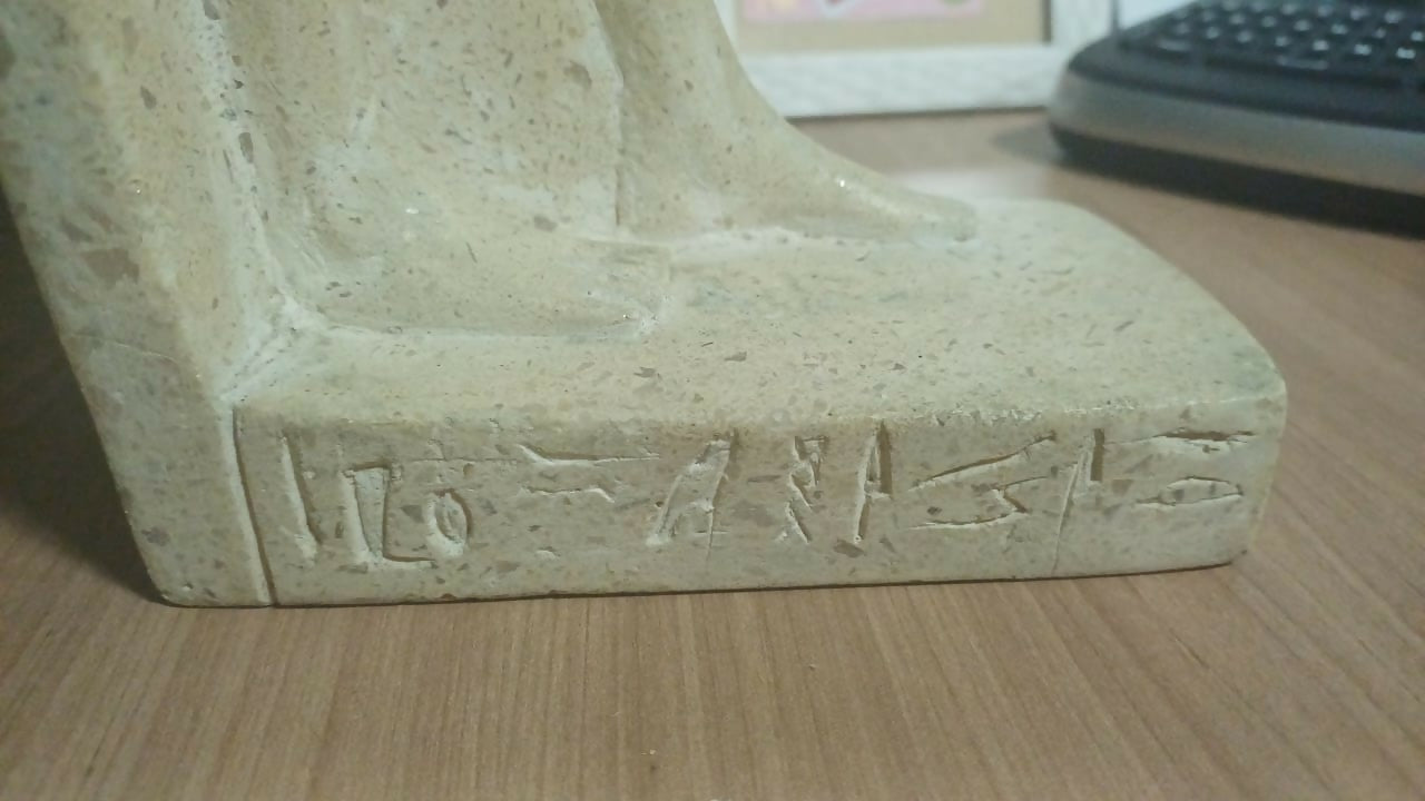 Estátua Egípcia de Pedra