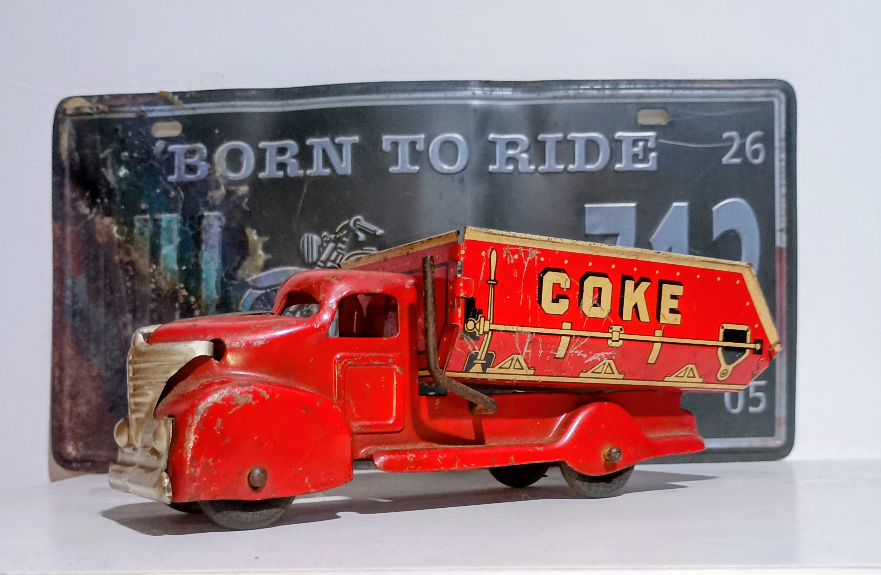 Caminhão Basculante vermelho "COKE" – MAR TOYS – Made in U.S.A. – Década de 1940