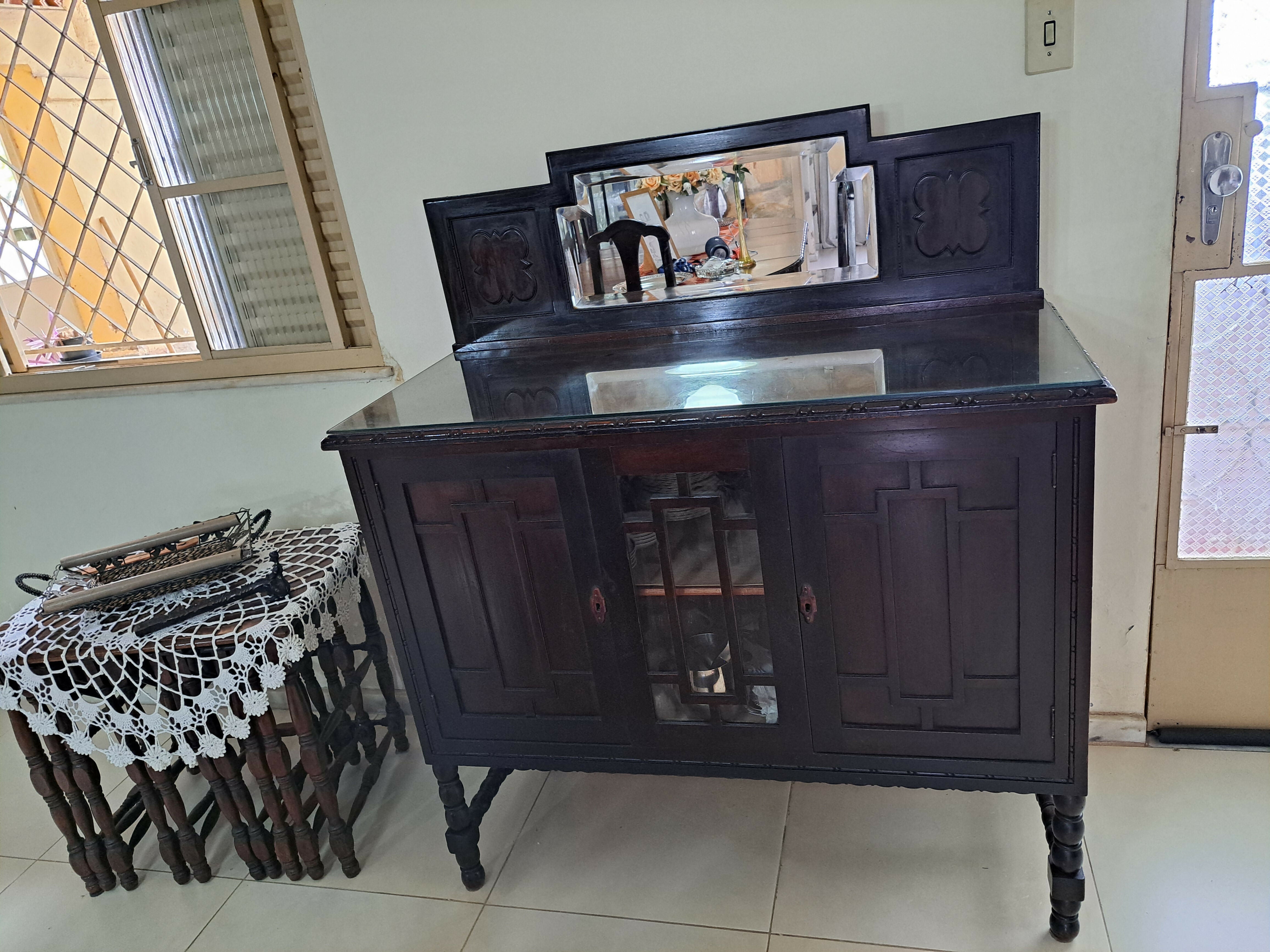 Conjunto de Sala de Jantar em estilo manuelino (14 peças)