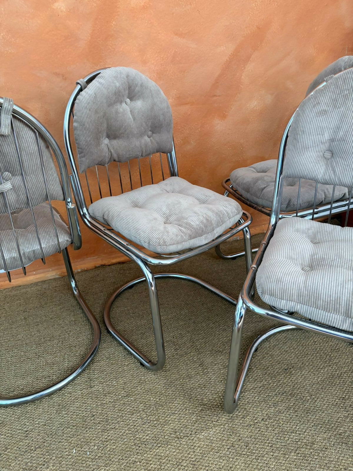 cadeiras Pozza 70’s em metal cromado tubular (valor individual)
