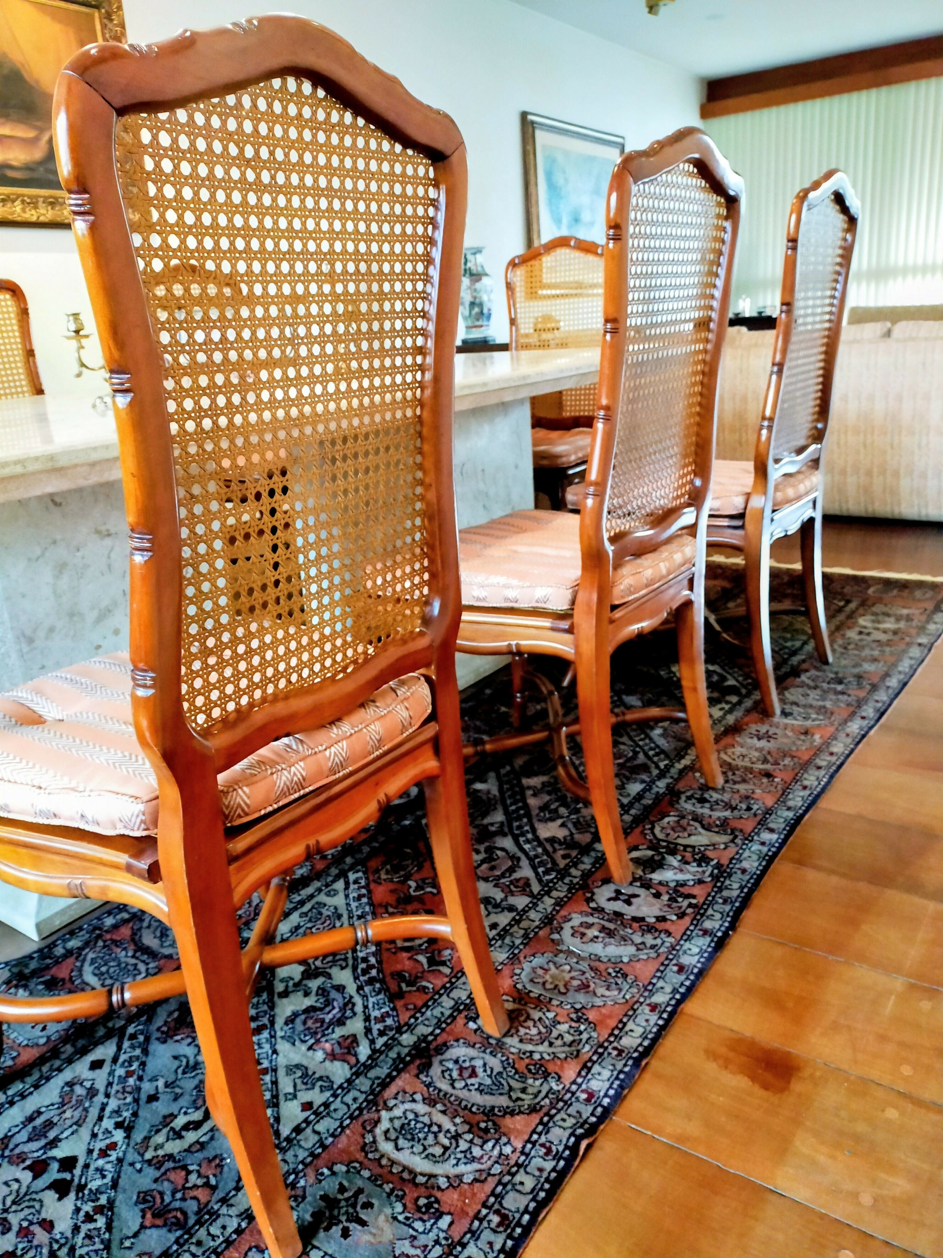 CONJUNTO 8 CADEIRAS VINTAGE MADEIRA MACIÇA ENTALHADA E PALHINHA