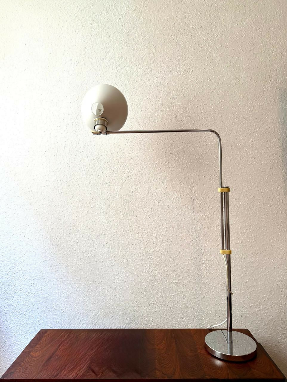 Luminária de Mesa modernista cromada anos 80