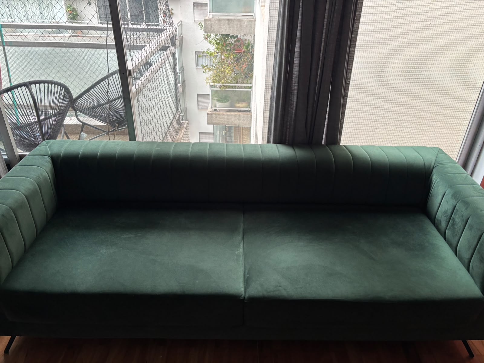Sofá reto e fixo na cor verde musgo - 2,30m