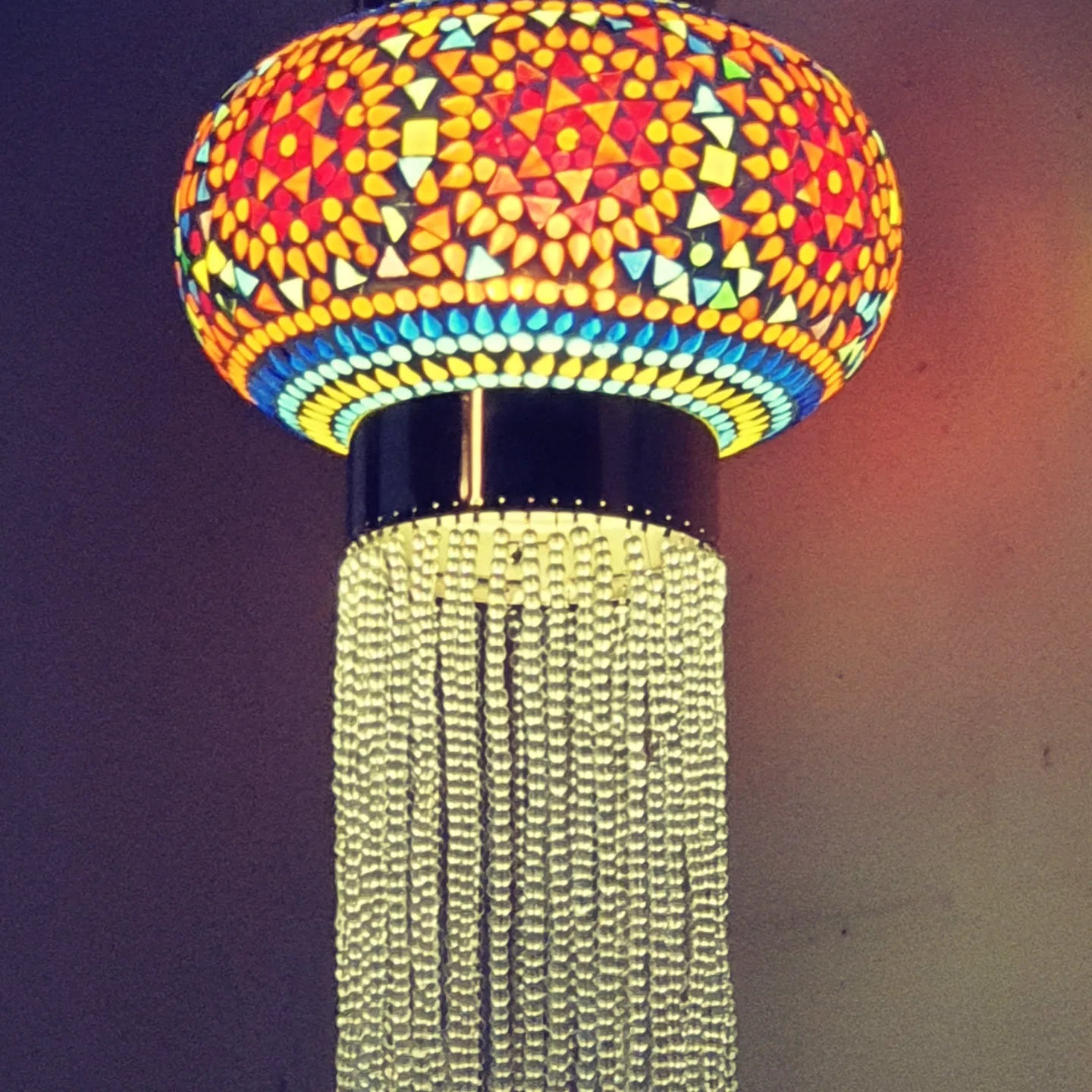 Luminaria pendente arredondada de mosaico turco com vidros importados