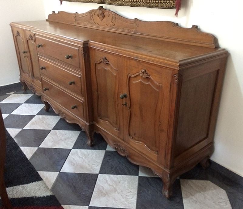 Buffet de madeira maciça estilo Luis XV anos 40-60