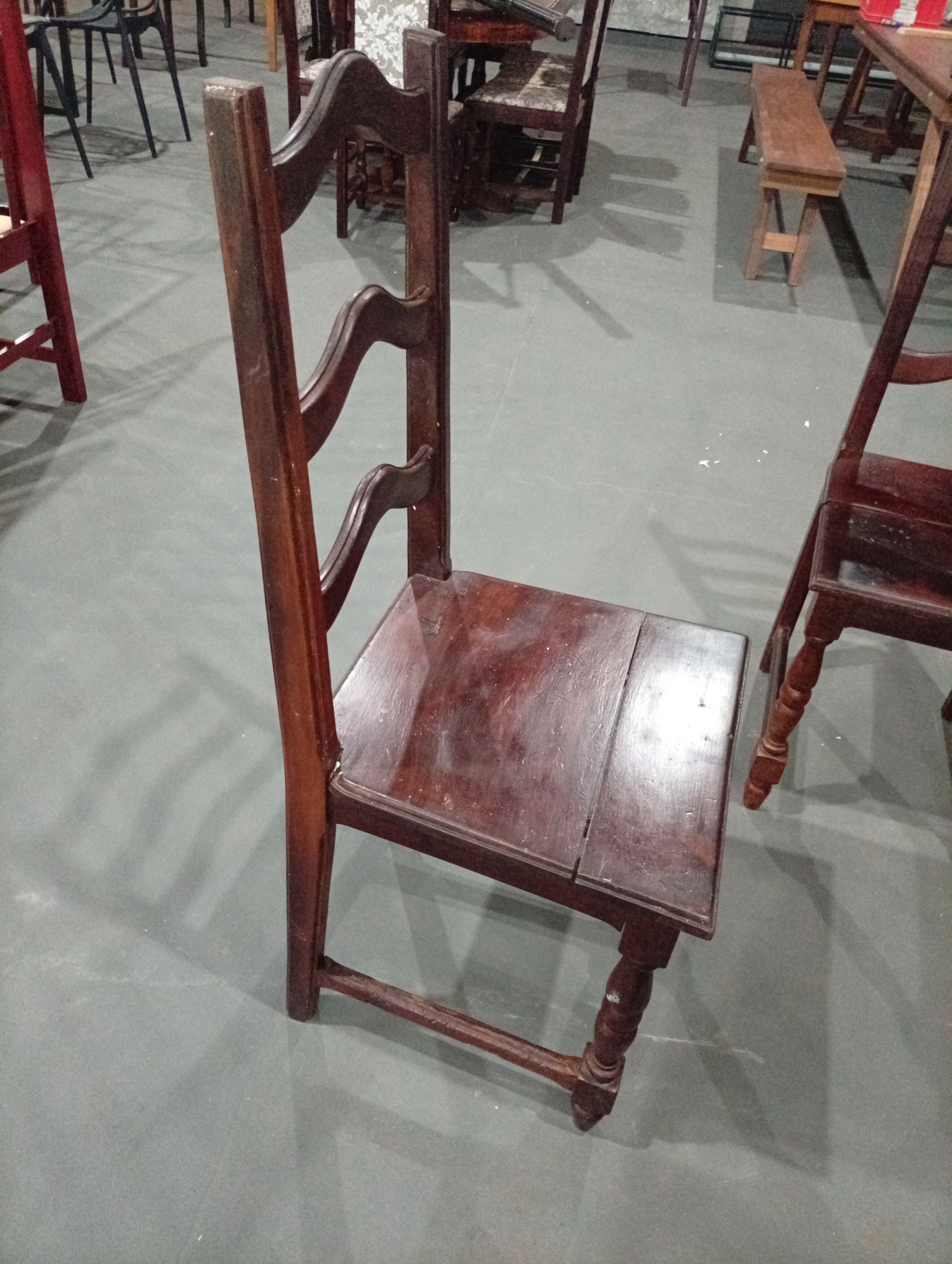 Cadeiras antigas em imbuia maciça RELÍQUIAS