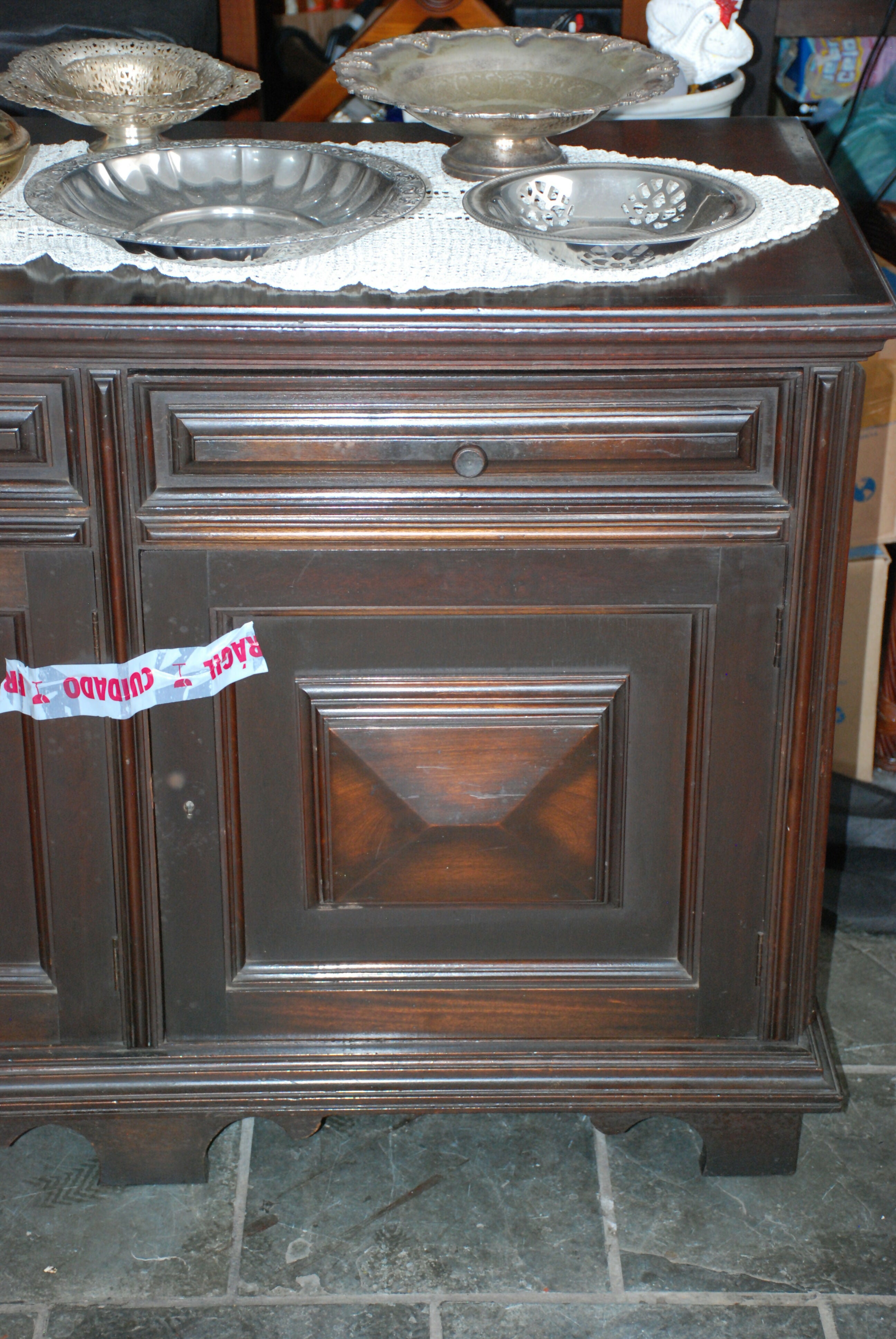 Buffet manuelino anos 60 , 2,20 x 55 x 80 . almofadado , pesado linda pça