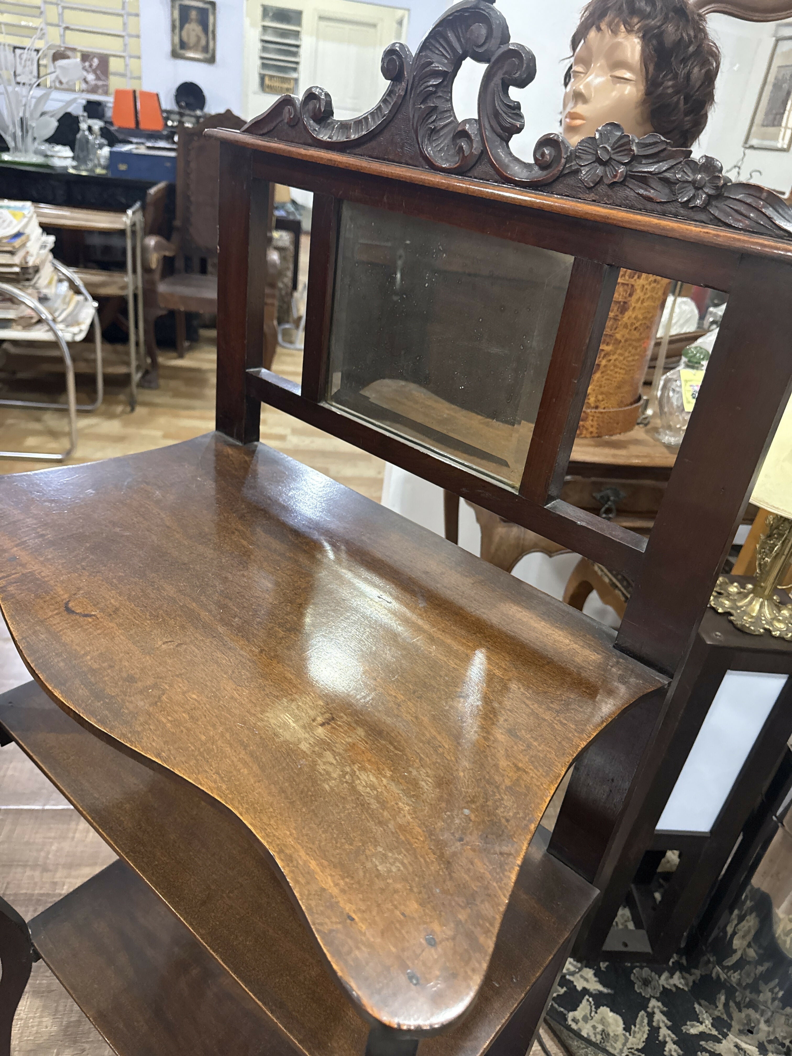 Porta Bibelô / Móvel de Apoio com Espelho – Início do Século XX – Madeira Nobre 🌟