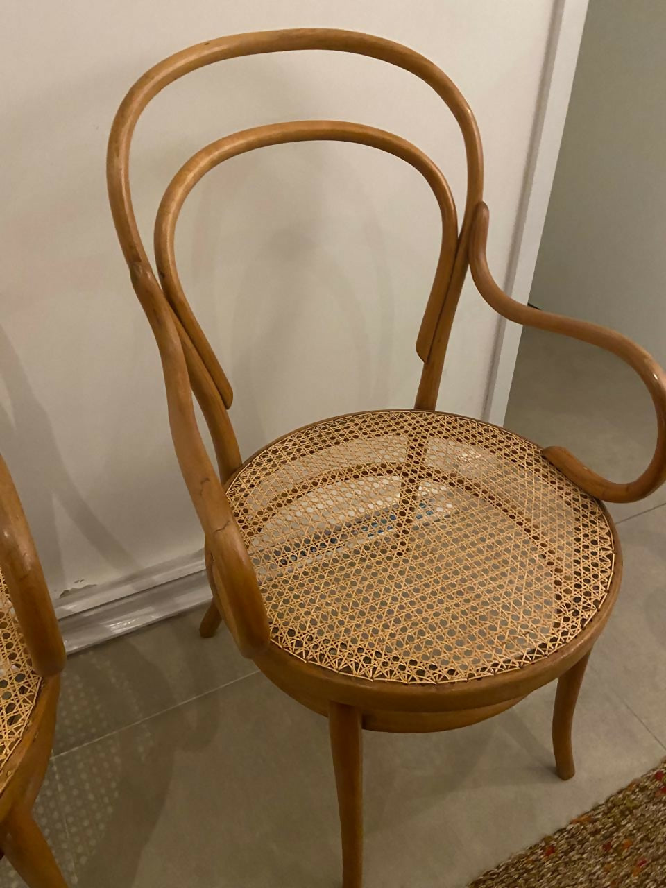 Cadeira Thonart, modelo Thonet com braços