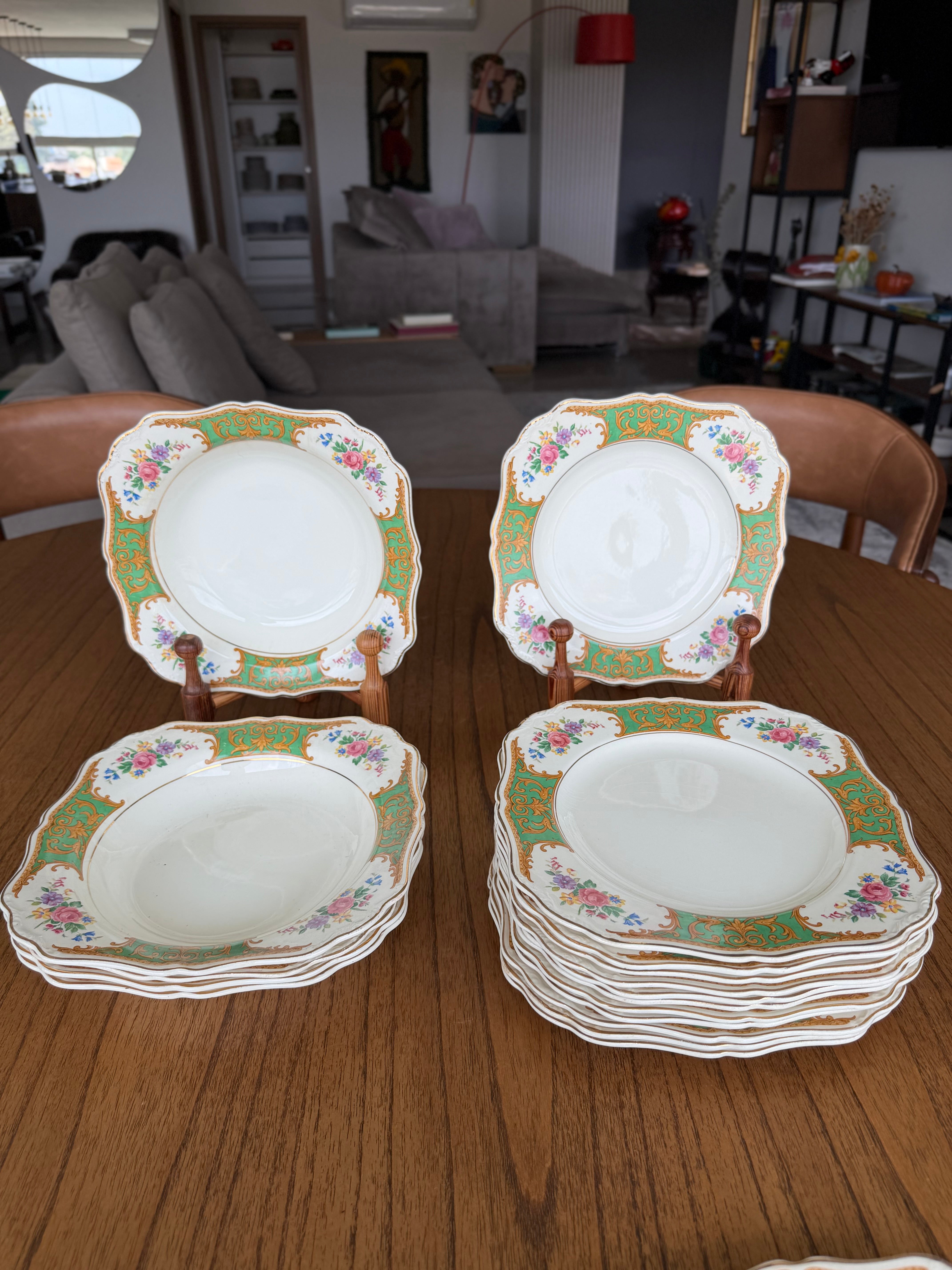 Raro serviço de jantar J &amp; G Meakin England. com estampa floral - 30 peças