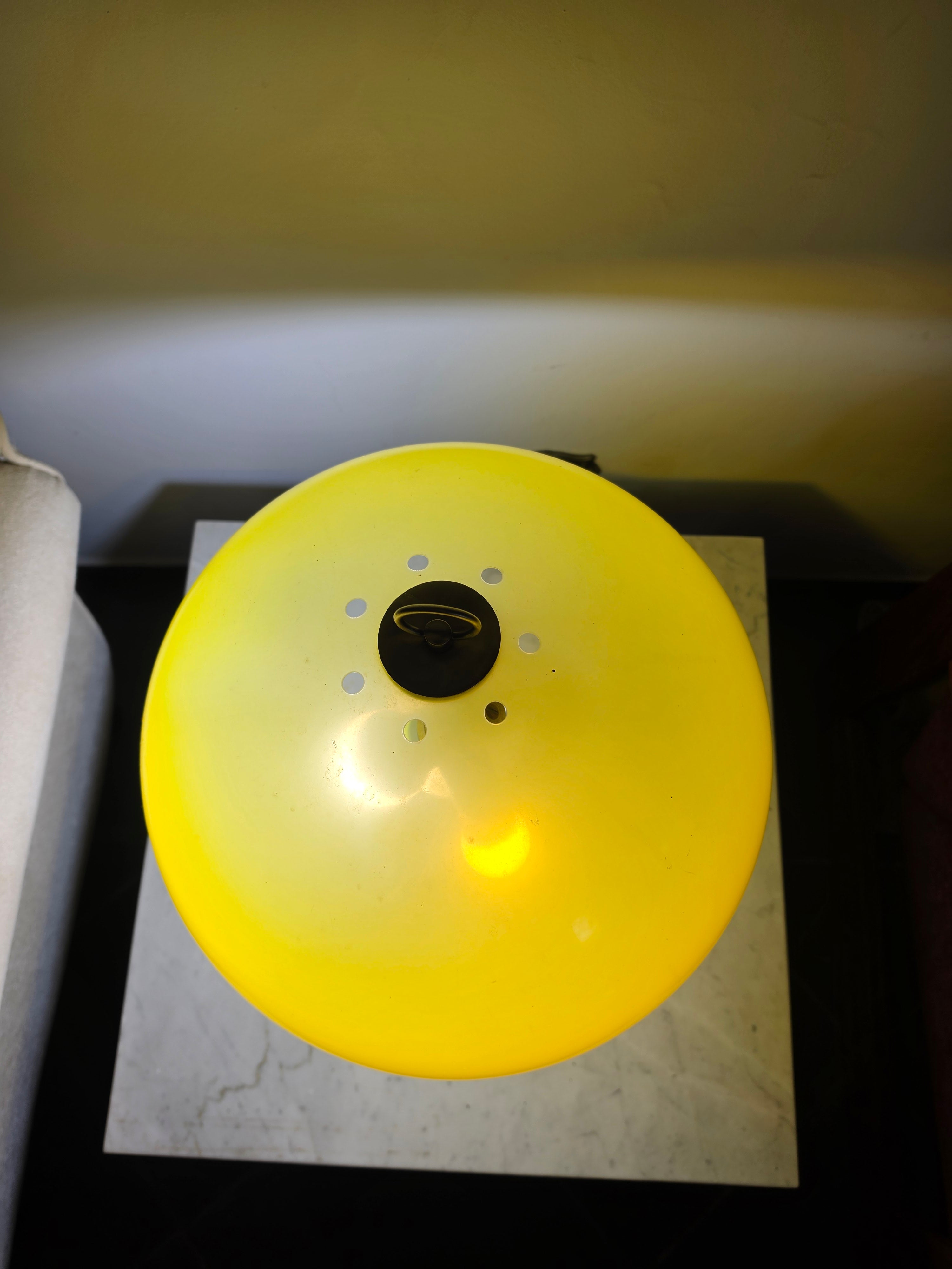  Abajur Cogumelo em Acrílico amarelo - Percival Lafer 