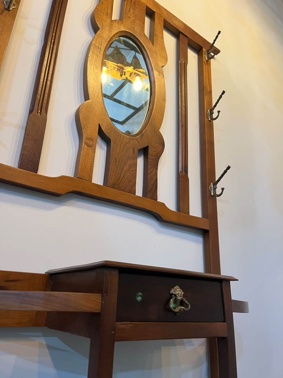 Chapeleira Antiga em Madeira com Espelho, Cabideiro e Porta-Bengalas – 1,87 m × 74 cm