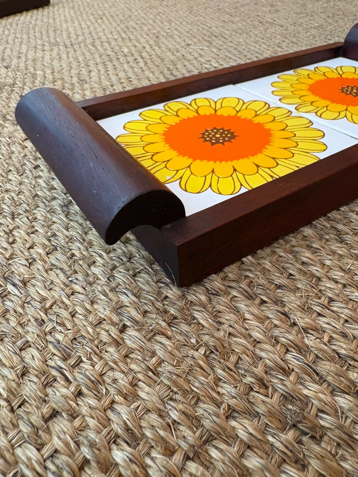 Bandeja P em jacarandá e azulejos