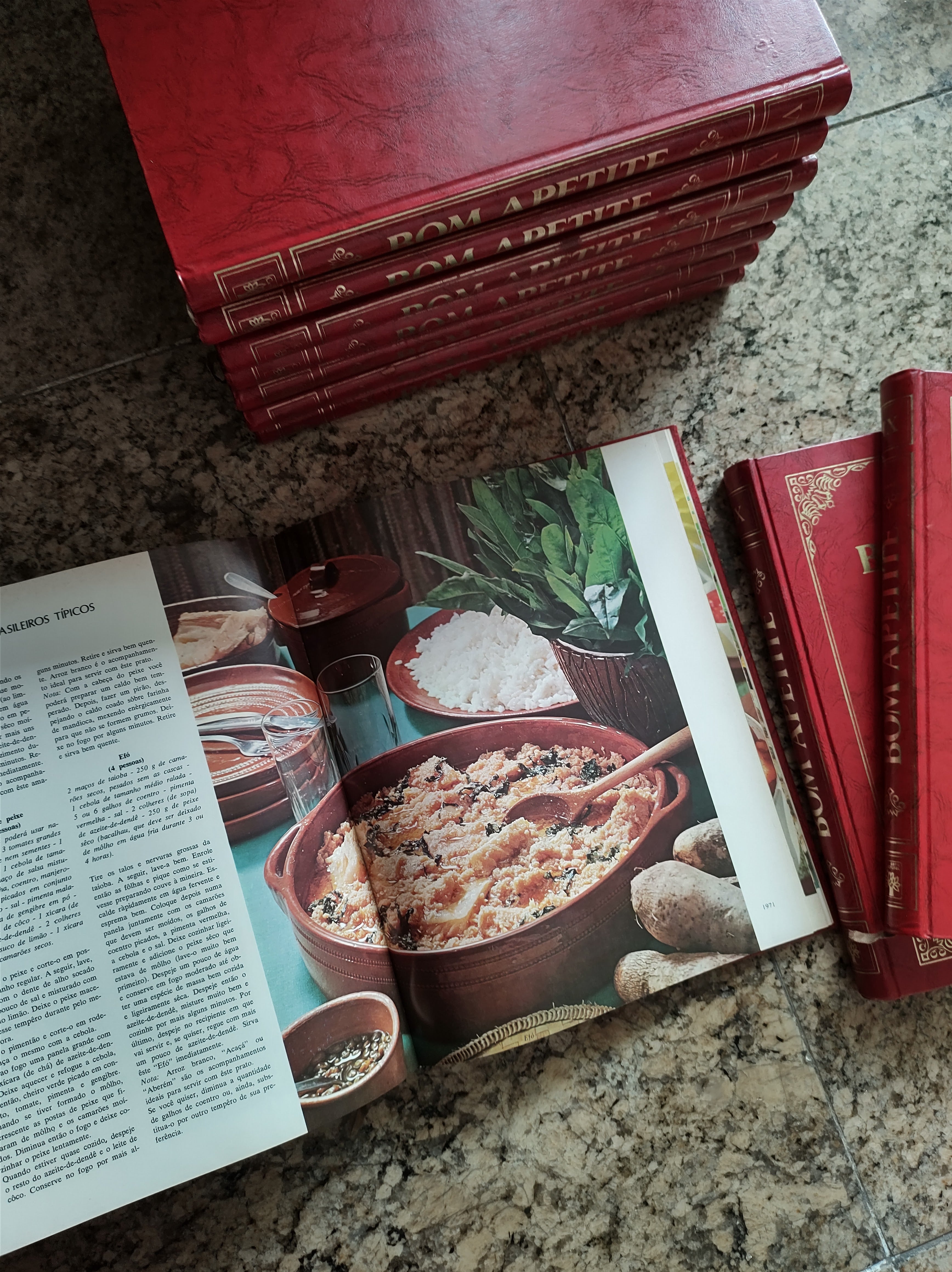 Coleção de livros de culinária Bom Apetite com 10 volumes + 2 extras- Anos 1971