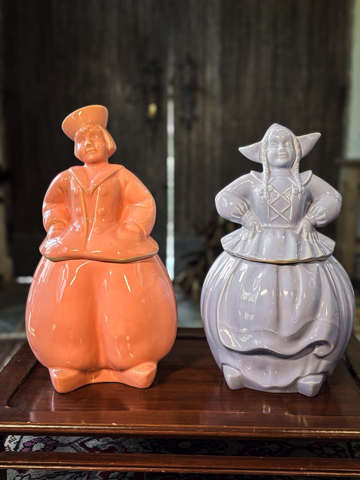 Par de Biscoiteiras Figurativas com Casal Holandês, Década de 1940