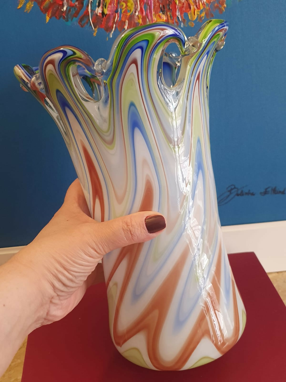 Maravilhoso e impecável vaso de Murano colorido.