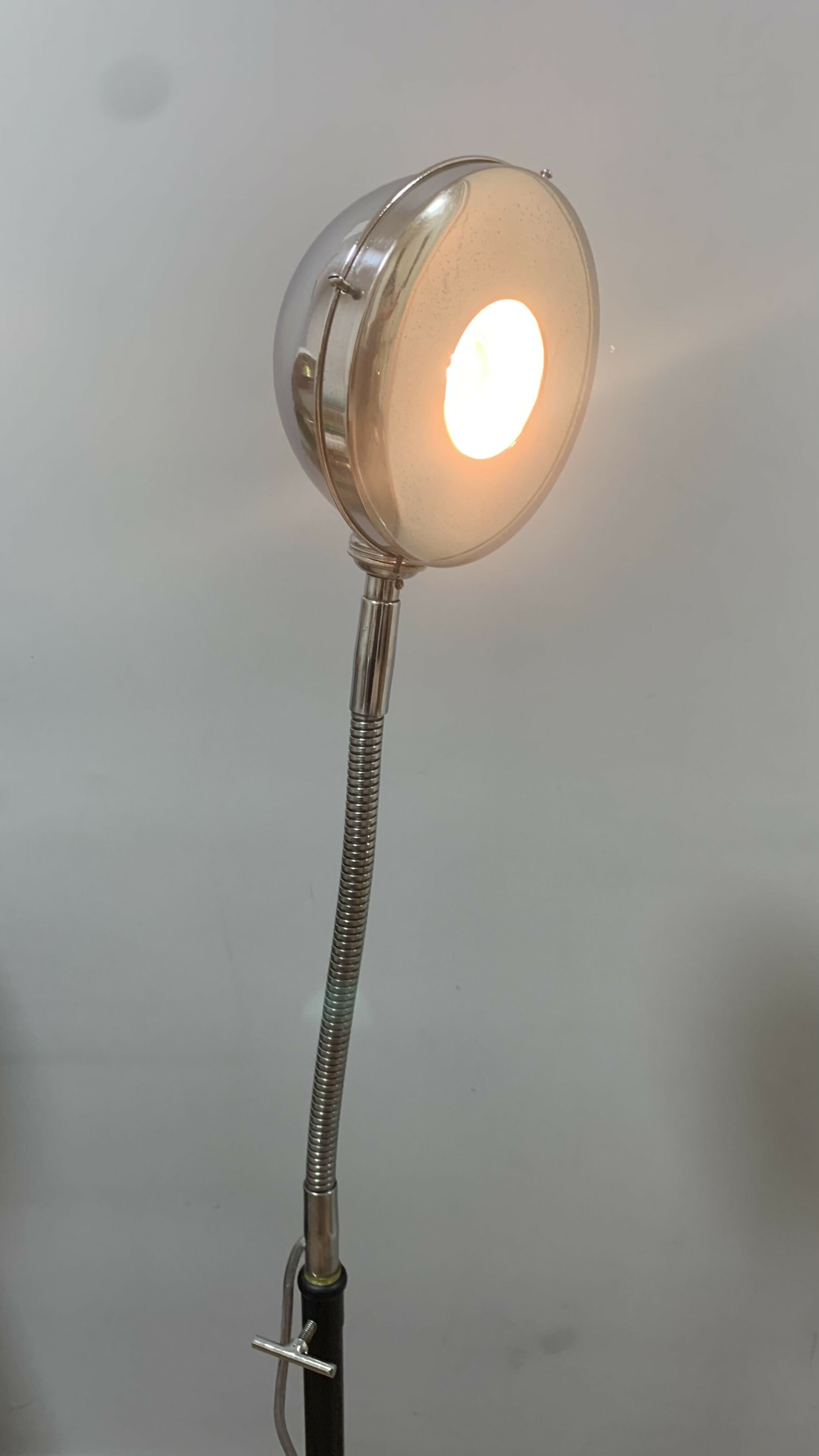 Luminária de piso em metal modelo Eye Ball