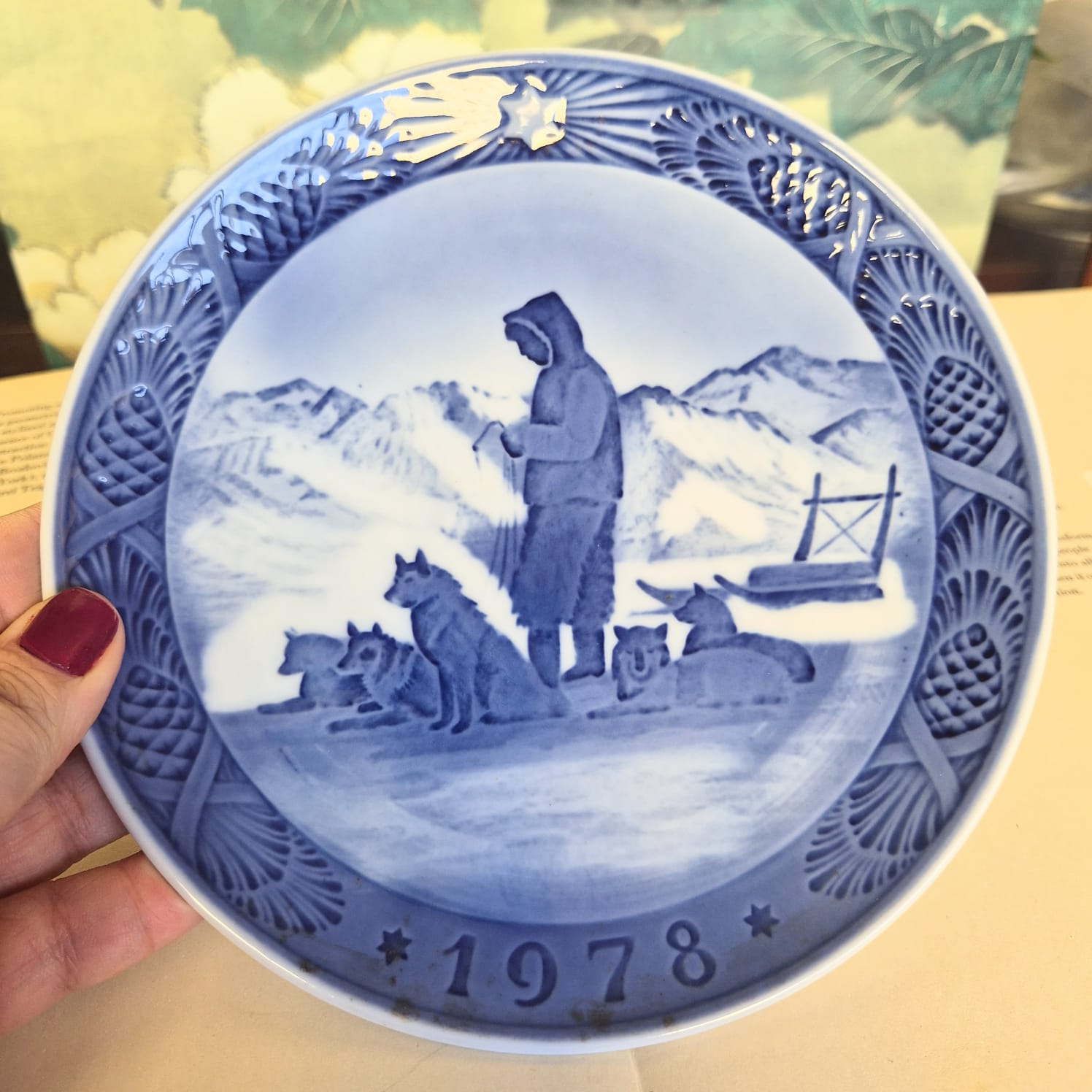 Pratos decorativos comemorativos em porcelana dinamarquesa vintage Royal Kopenhagen.  Perfeito estado.