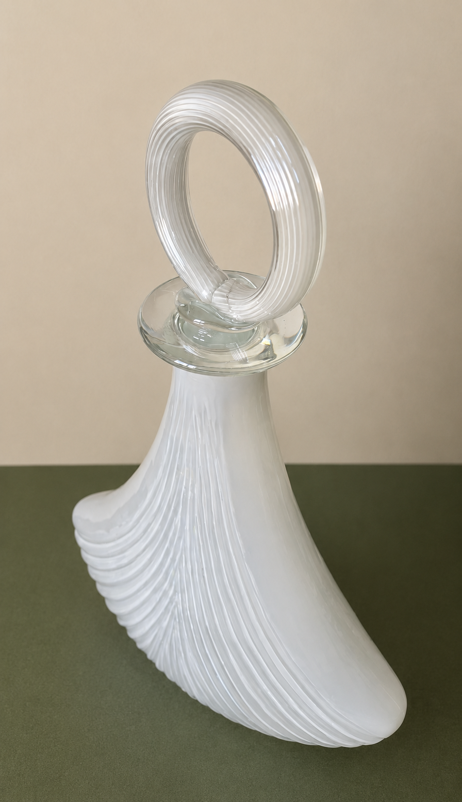 Garrafa decorativa em vidro artístico branco (DMCPS_266)