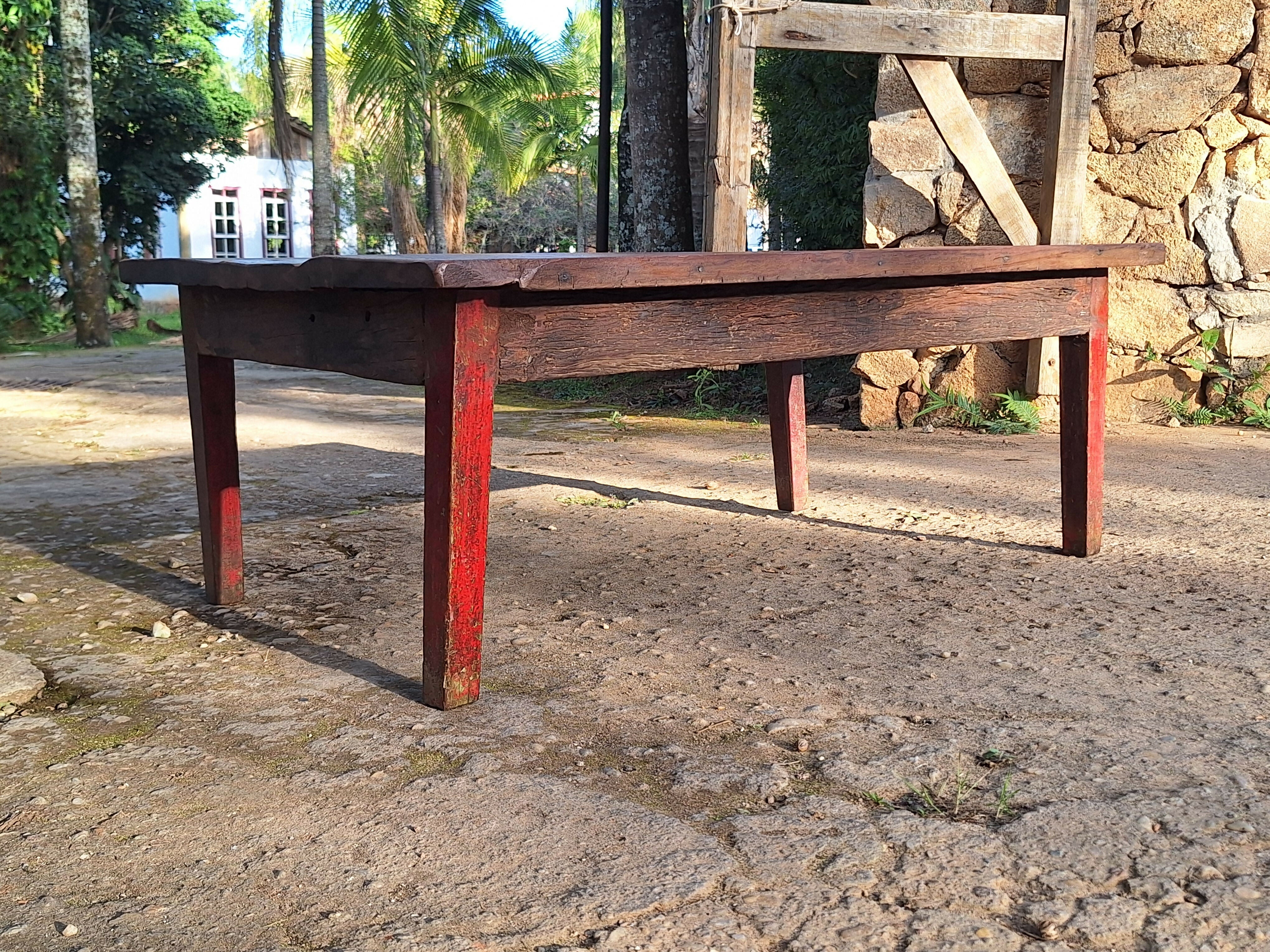 Mesa de Centro Antiga Madeira Maciça Tinta Gasta Vermelha