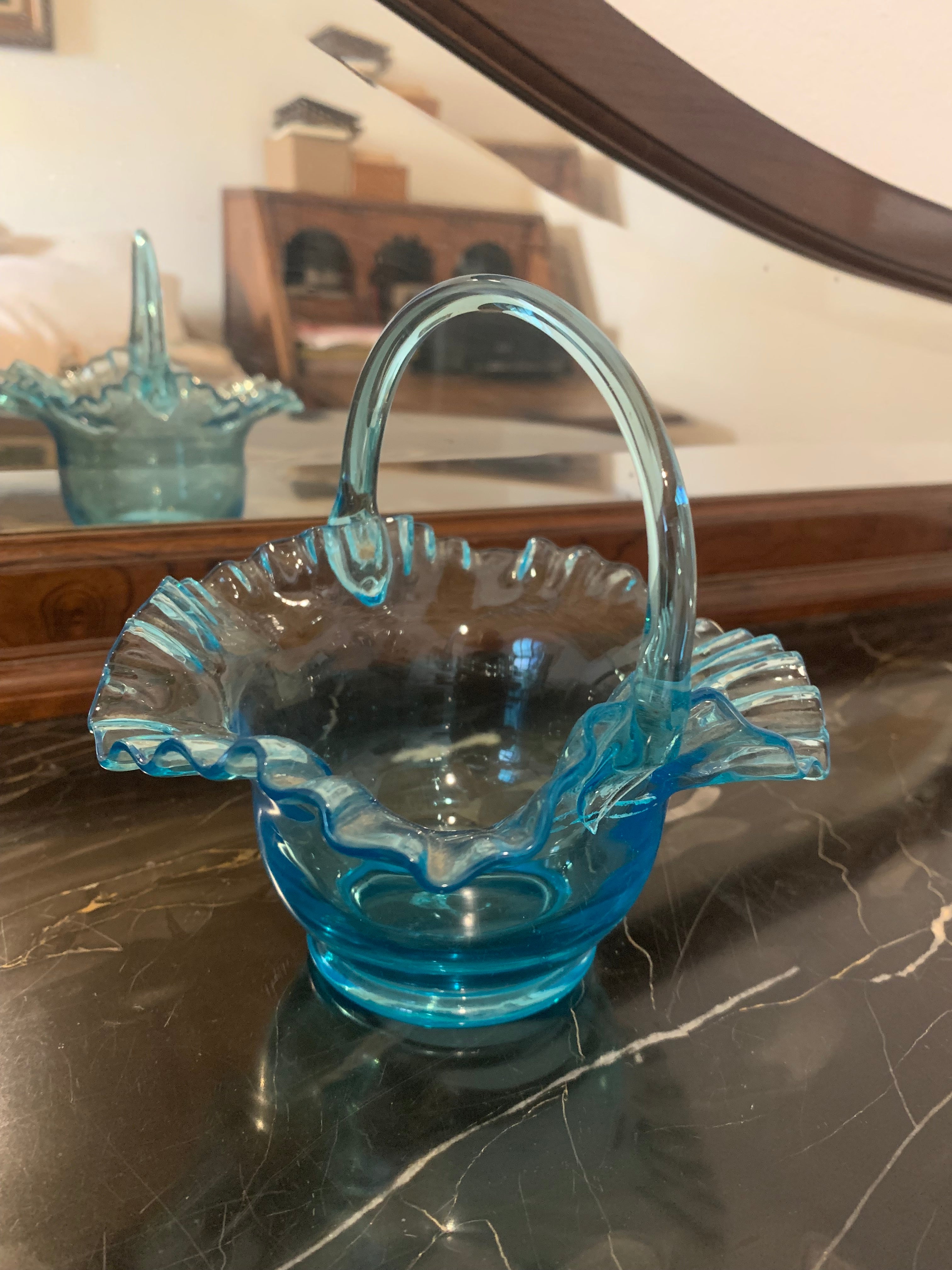Linda e delicada cesta em vidro estilo murano azul 